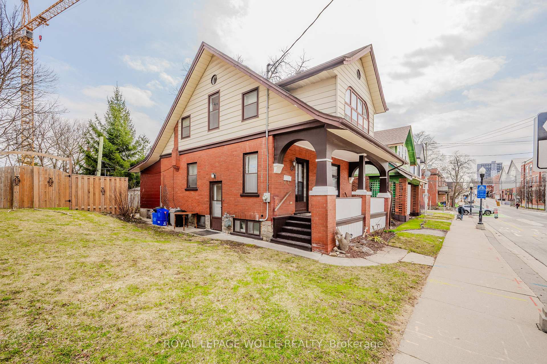 Photo 5 of 51 Cedar Street N, Kitchener — HOMEH