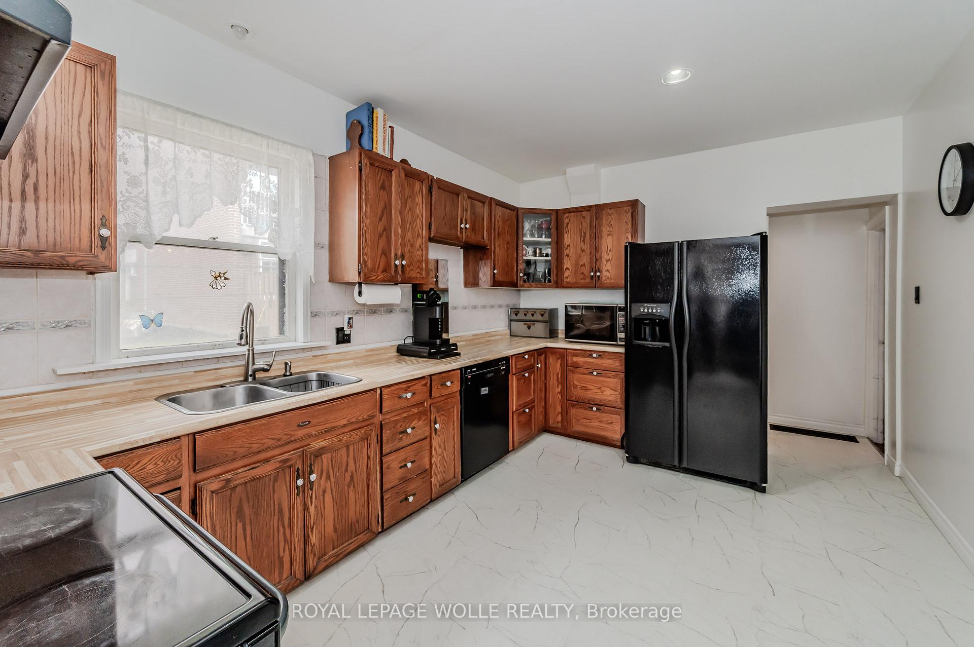 Photo 13 of 51 Cedar Street N, Kitchener — HOMEH