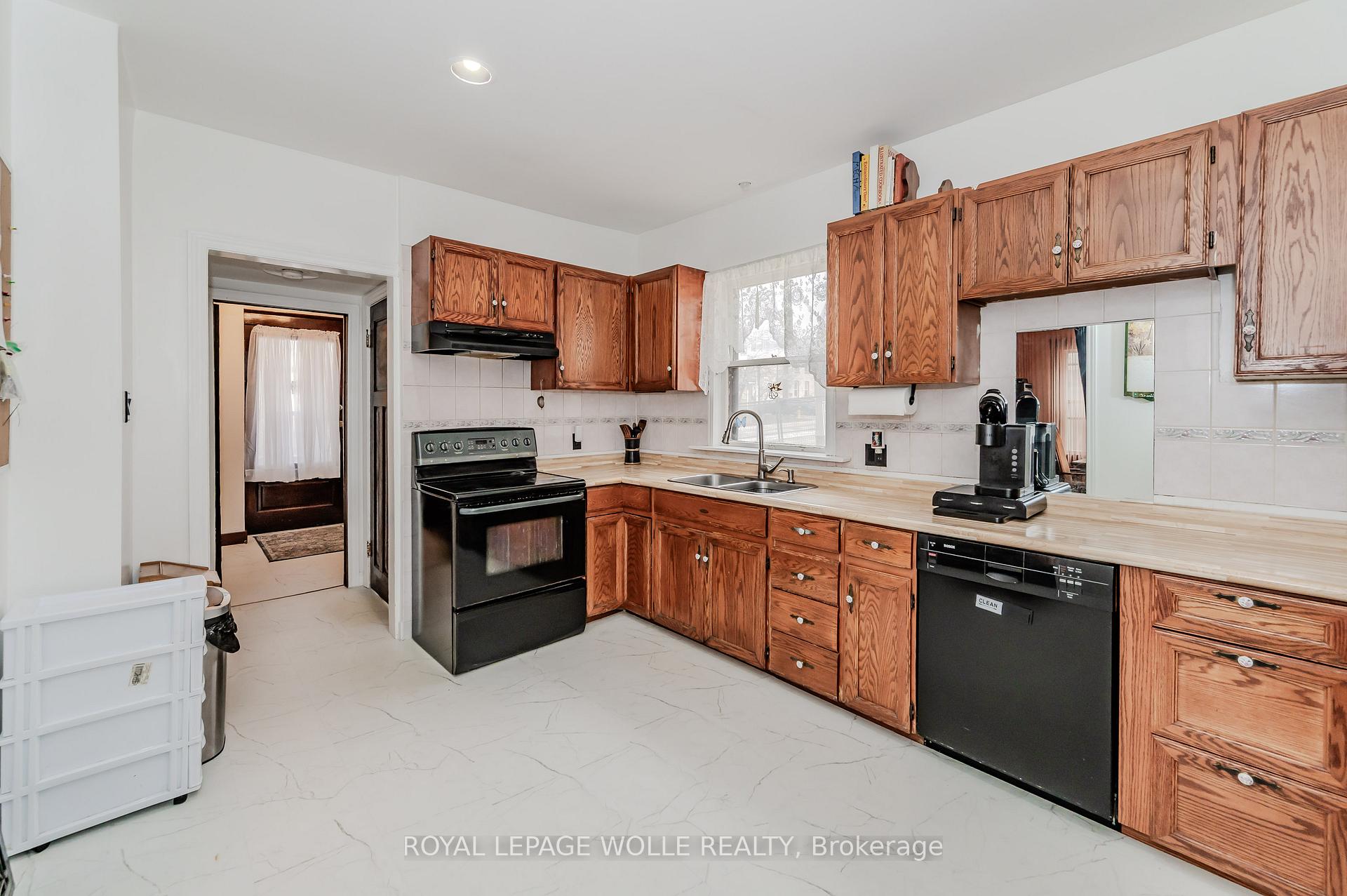 Photo 14 of 51 Cedar Street N, Kitchener — HOMEH