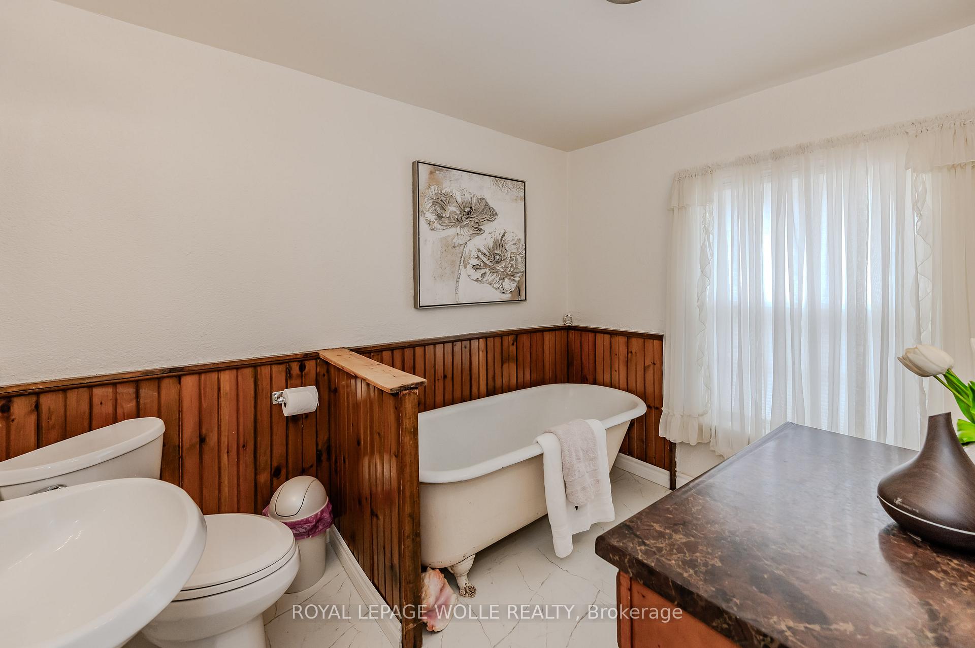 Photo 17 of 51 Cedar Street N, Kitchener — HOMEH