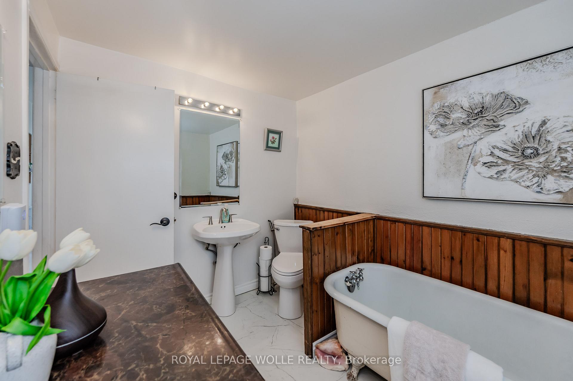 Photo 18 of 51 Cedar Street N, Kitchener — HOMEH