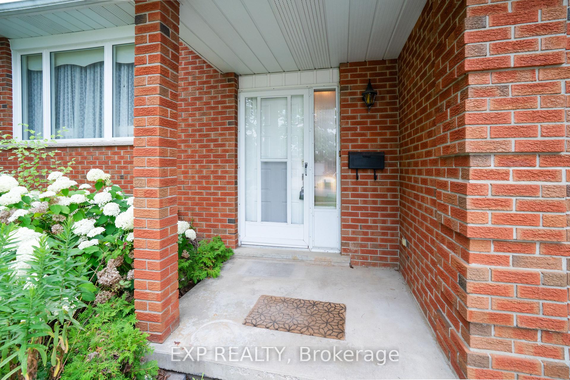 Photo 2 of 131 Countryside Crescent, Kitchener — HOMEH
