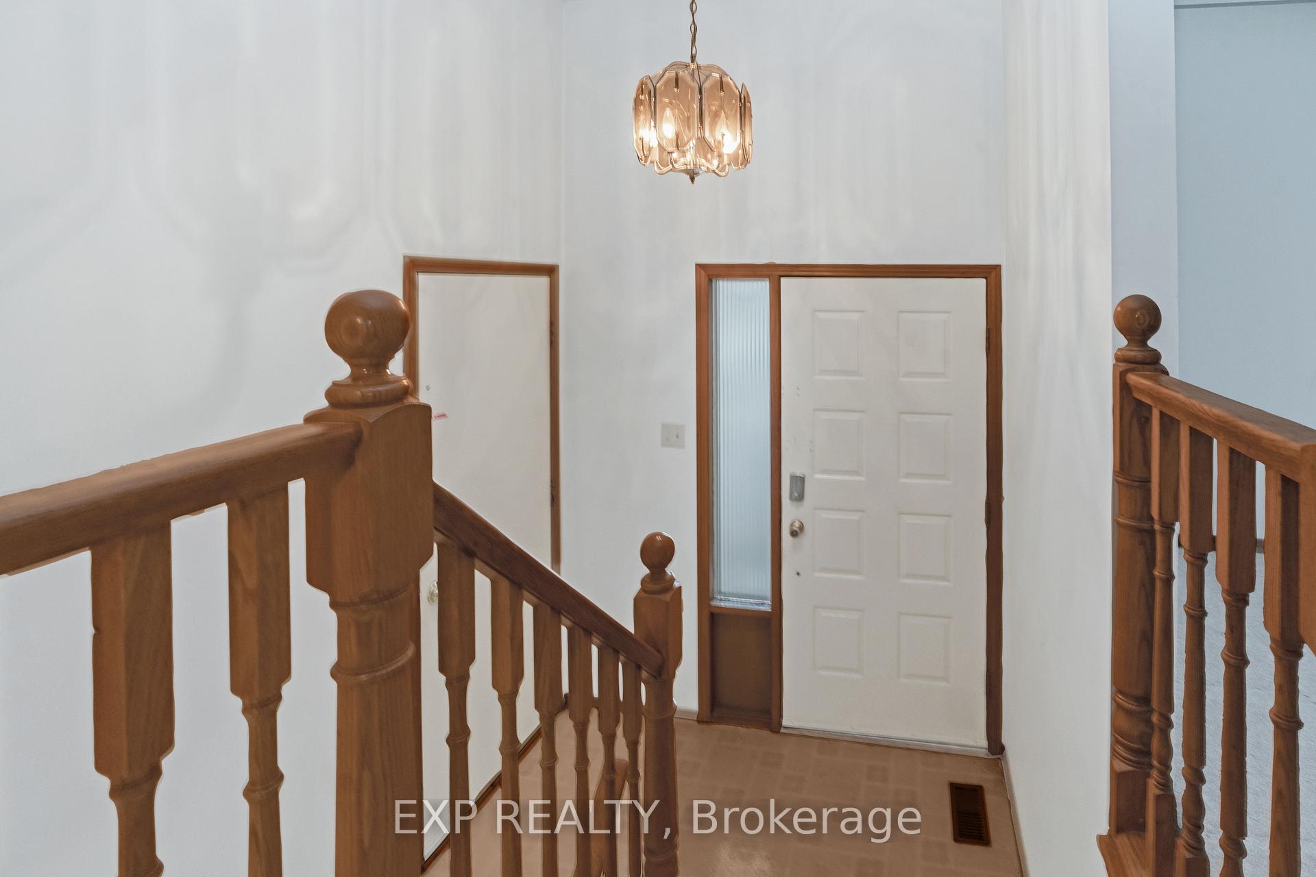Photo 3 of 131 Countryside Crescent, Kitchener — HOMEH