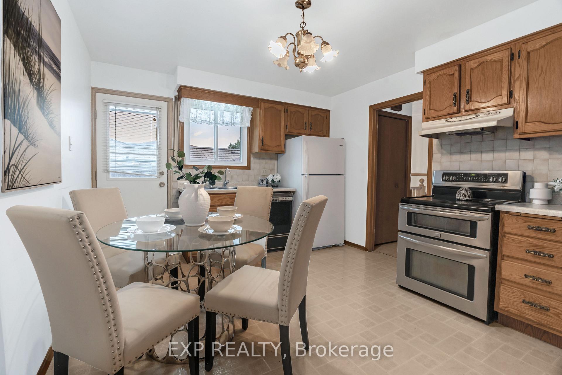 Photo 7 of 131 Countryside Crescent, Kitchener — HOMEH