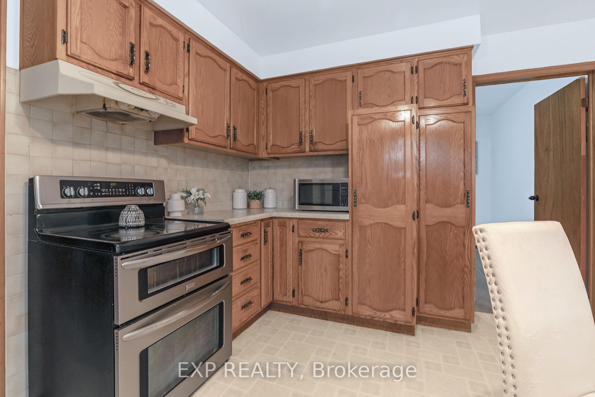 Photo 8 of 131 Countryside Crescent, Kitchener — HOMEH