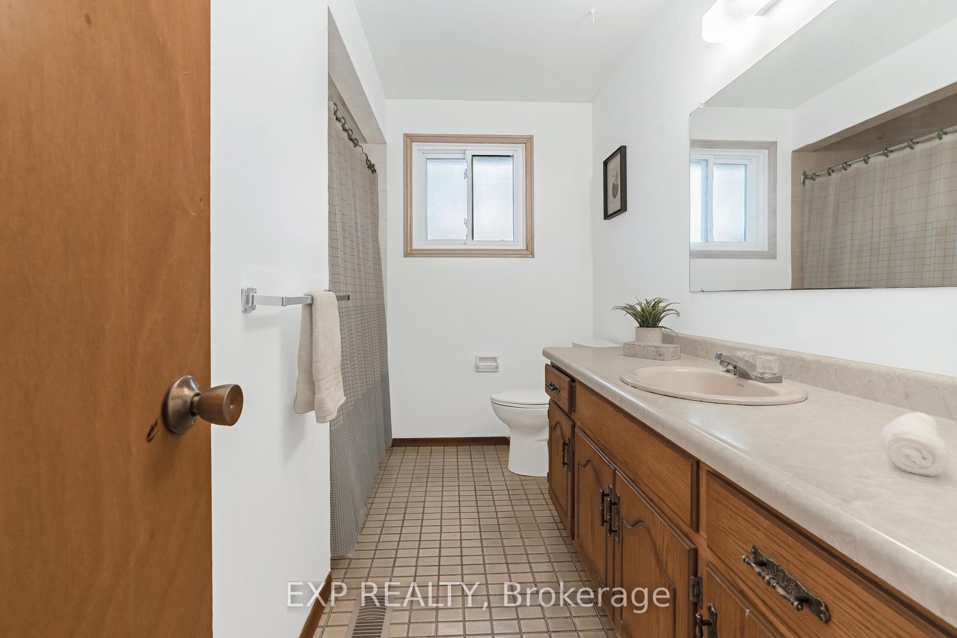Photo 18 of 131 Countryside Crescent, Kitchener — HOMEH