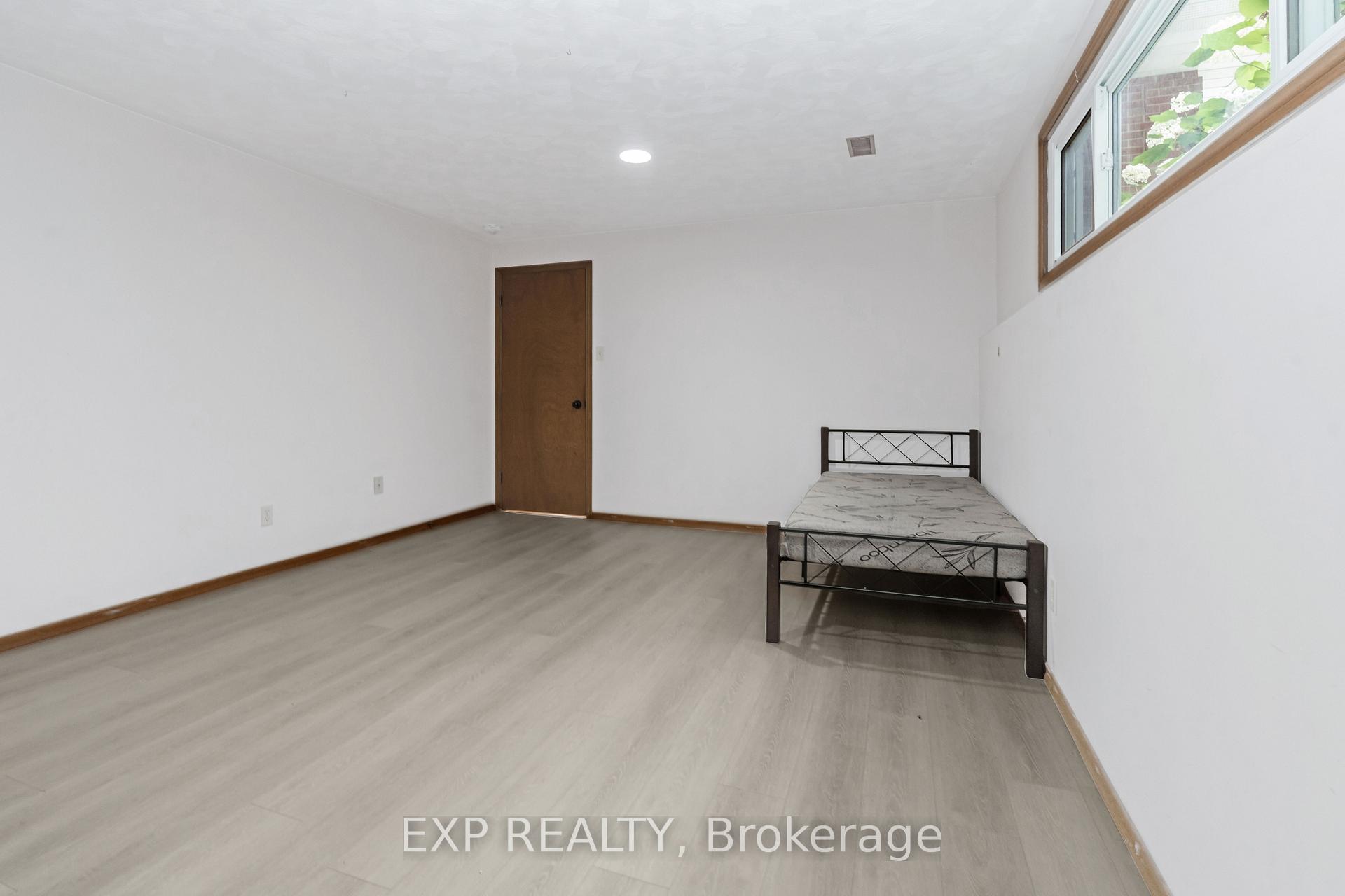 Photo 23 of 131 Countryside Crescent, Kitchener — HOMEH