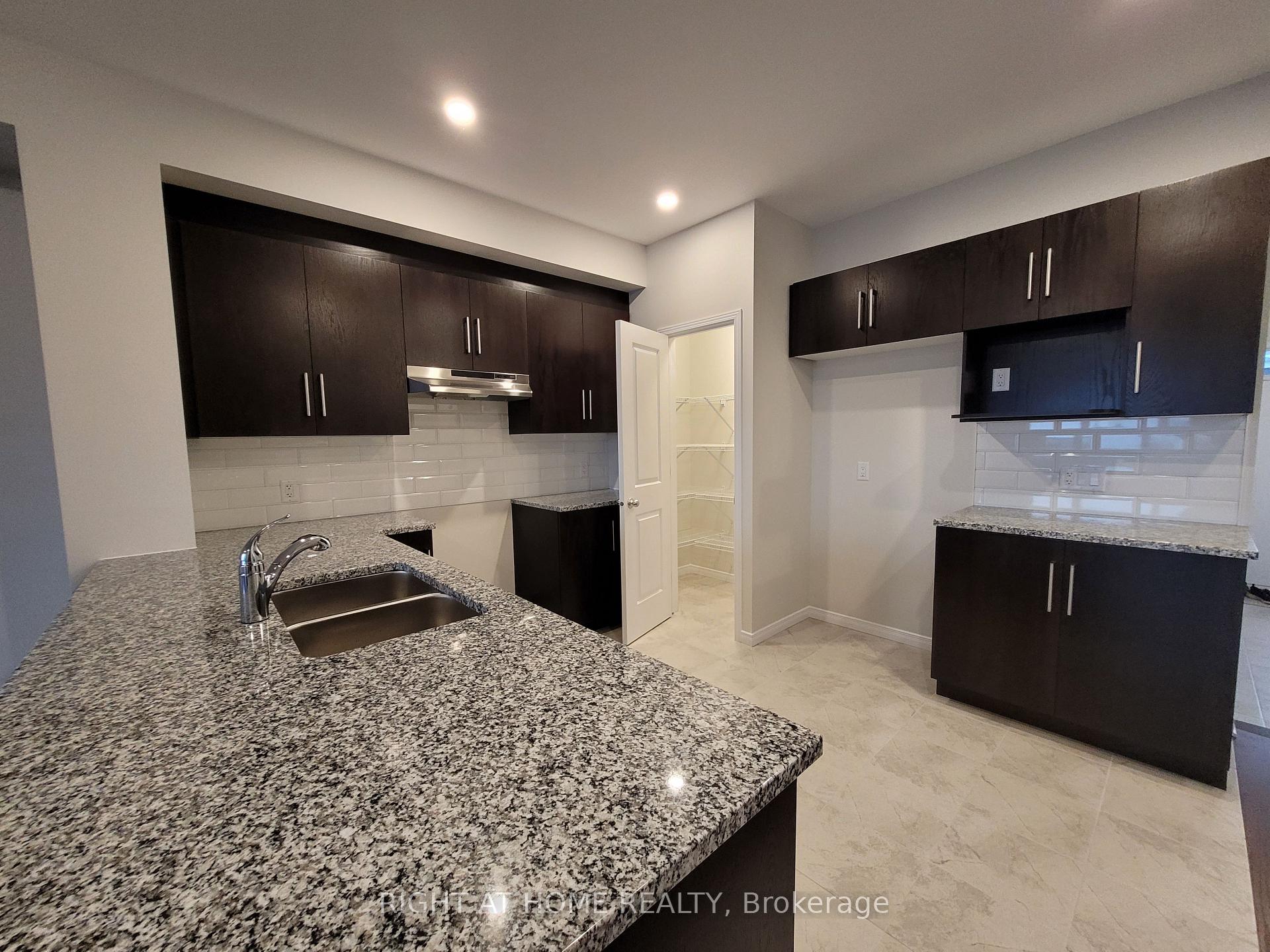 Photo 4 of 441 Cope Drive, Ottawa, Kanata - Emerald Meadows/Trailwest — HOMEH