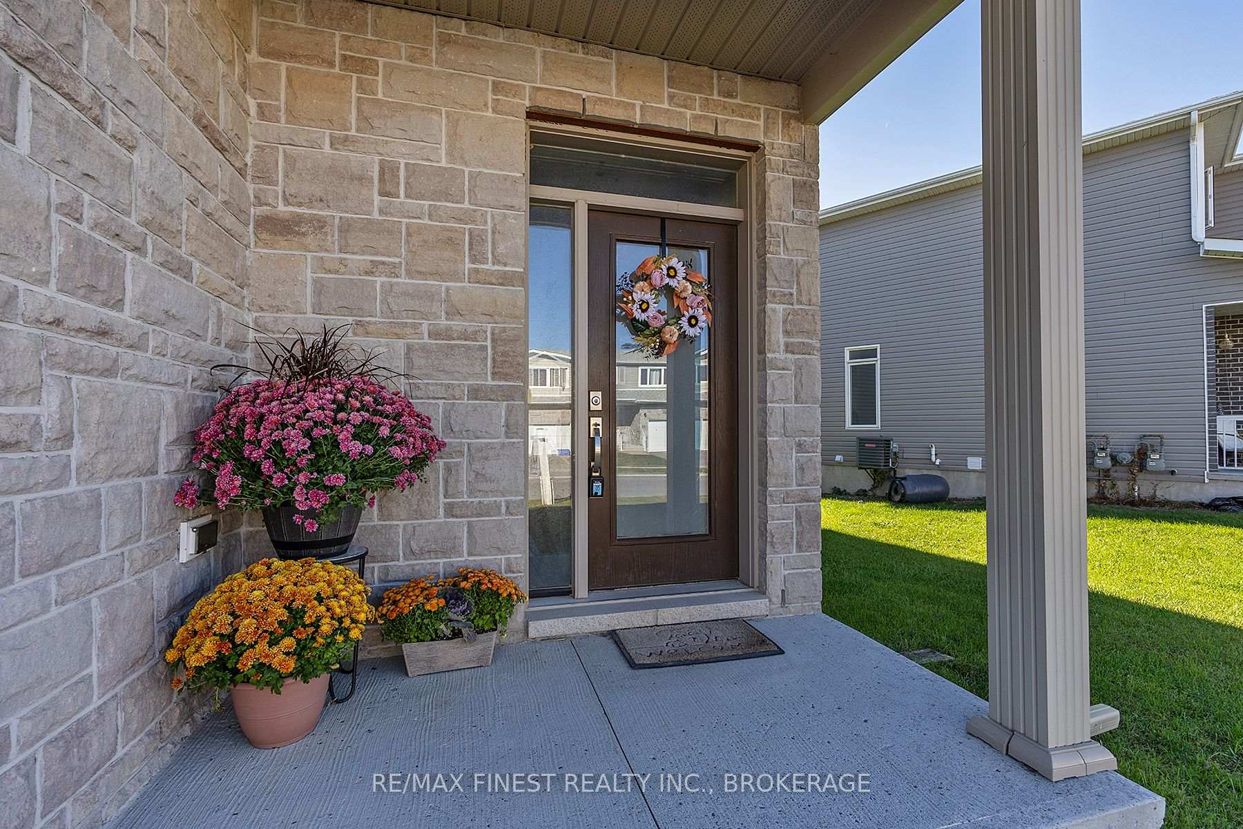 Photo 3 of 937 Riverview Way, Kingston, Kingston East (Incl Barret Crt) — HOMEH