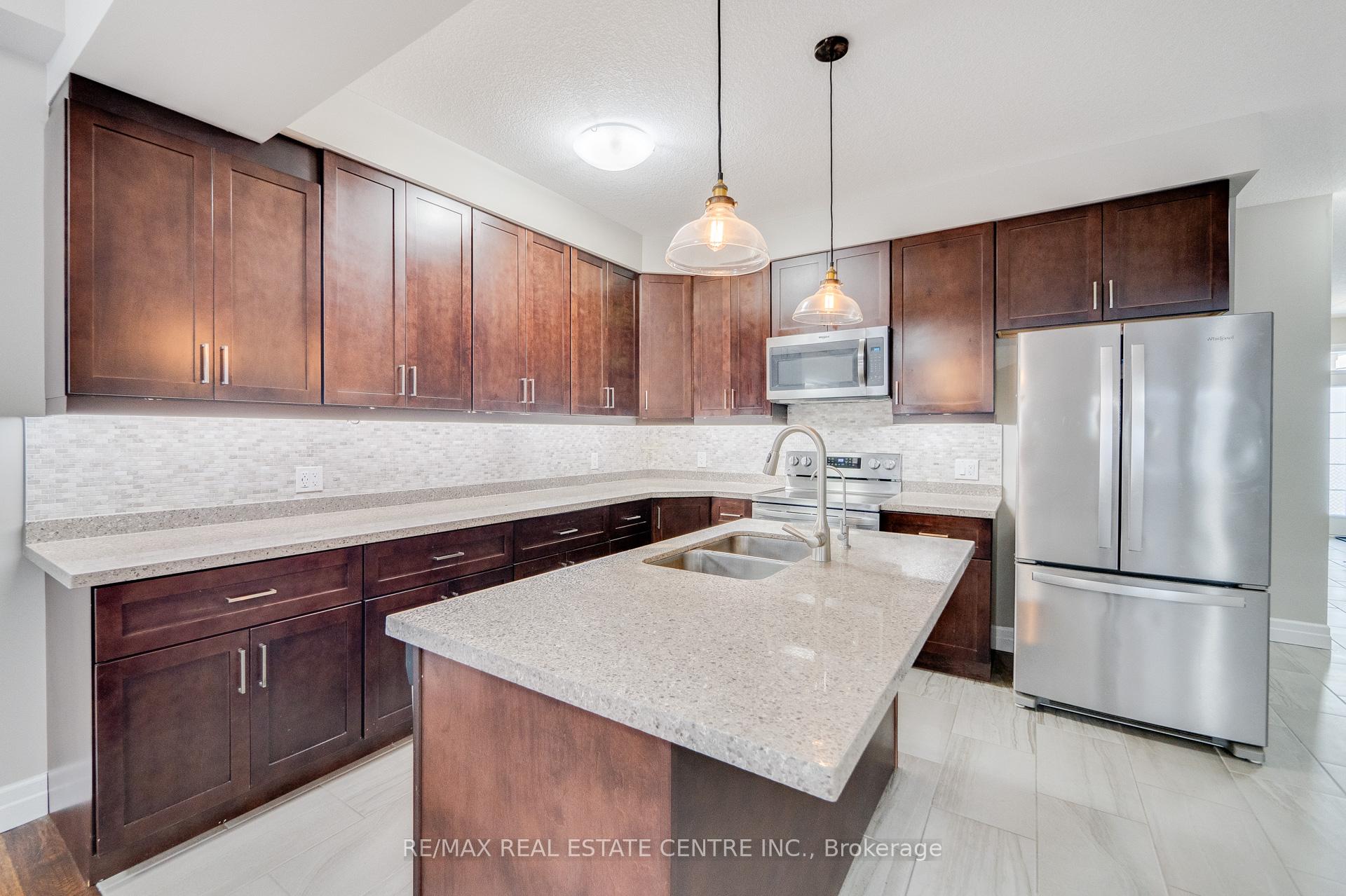 Photo 5 of 168 Hollybrook Trail, Kitchener, Doon South — HOMEH