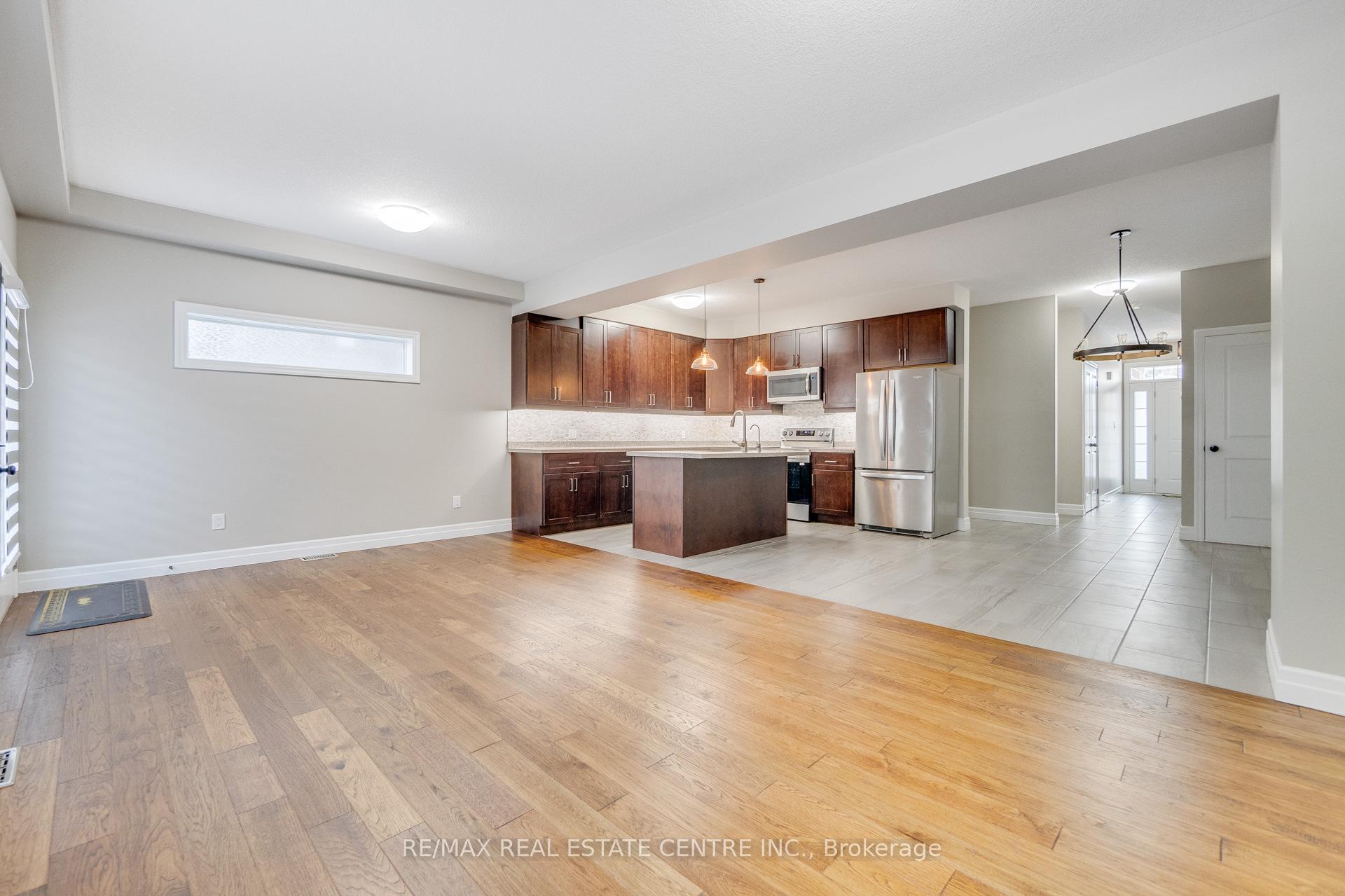 Photo 8 of 168 Hollybrook Trail, Kitchener, Doon South — HOMEH