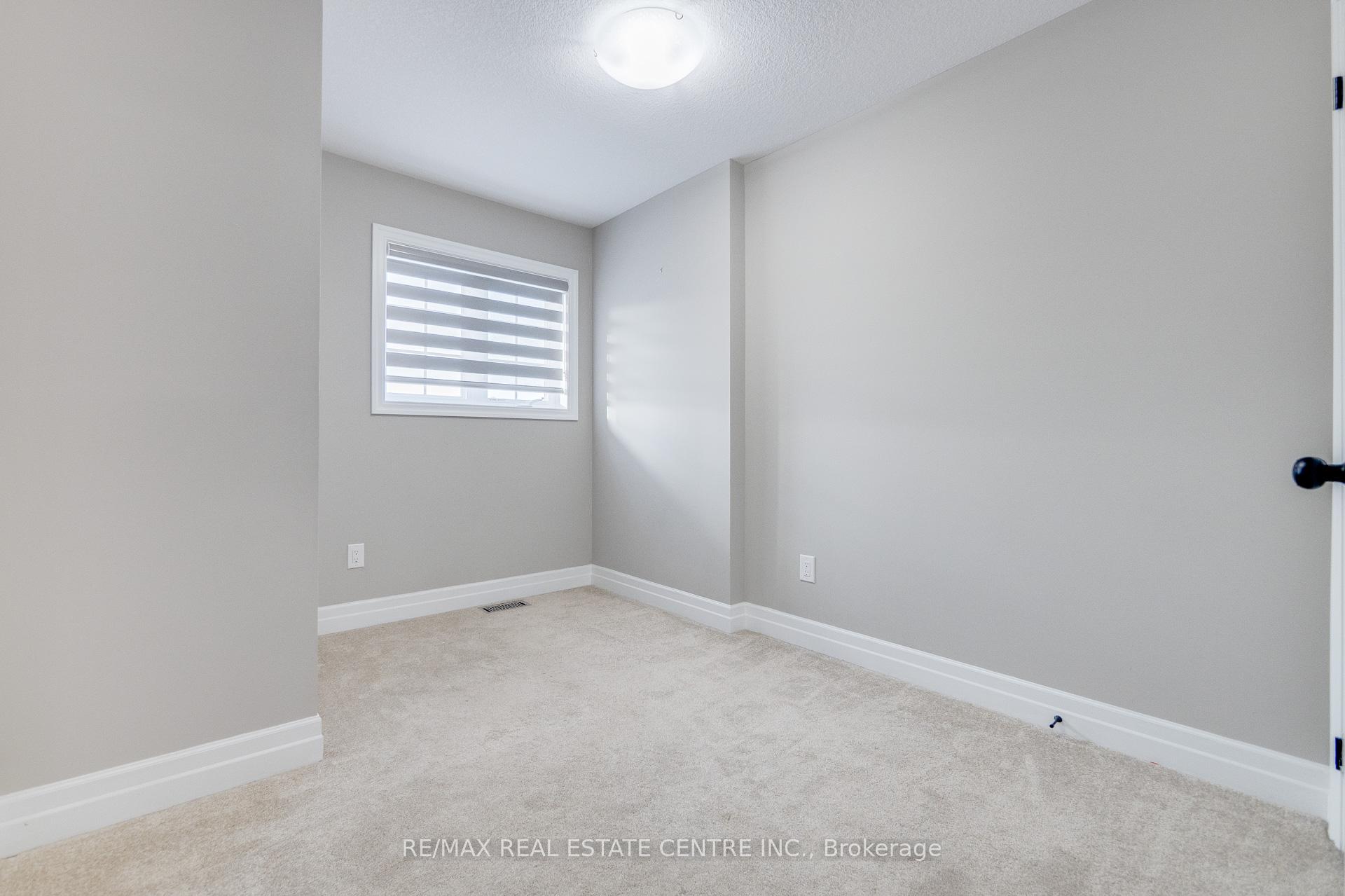 Photo 16 of 168 Hollybrook Trail, Kitchener, Doon South — HOMEH