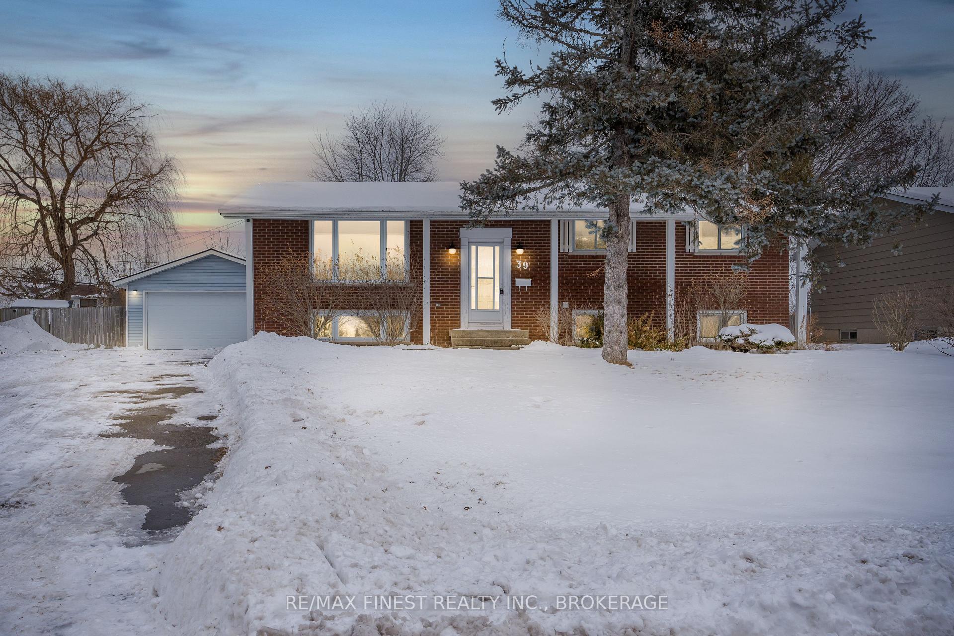 Photo 1 of 39 Bakers Lane, Loyalist, Amherstview — HOMEH