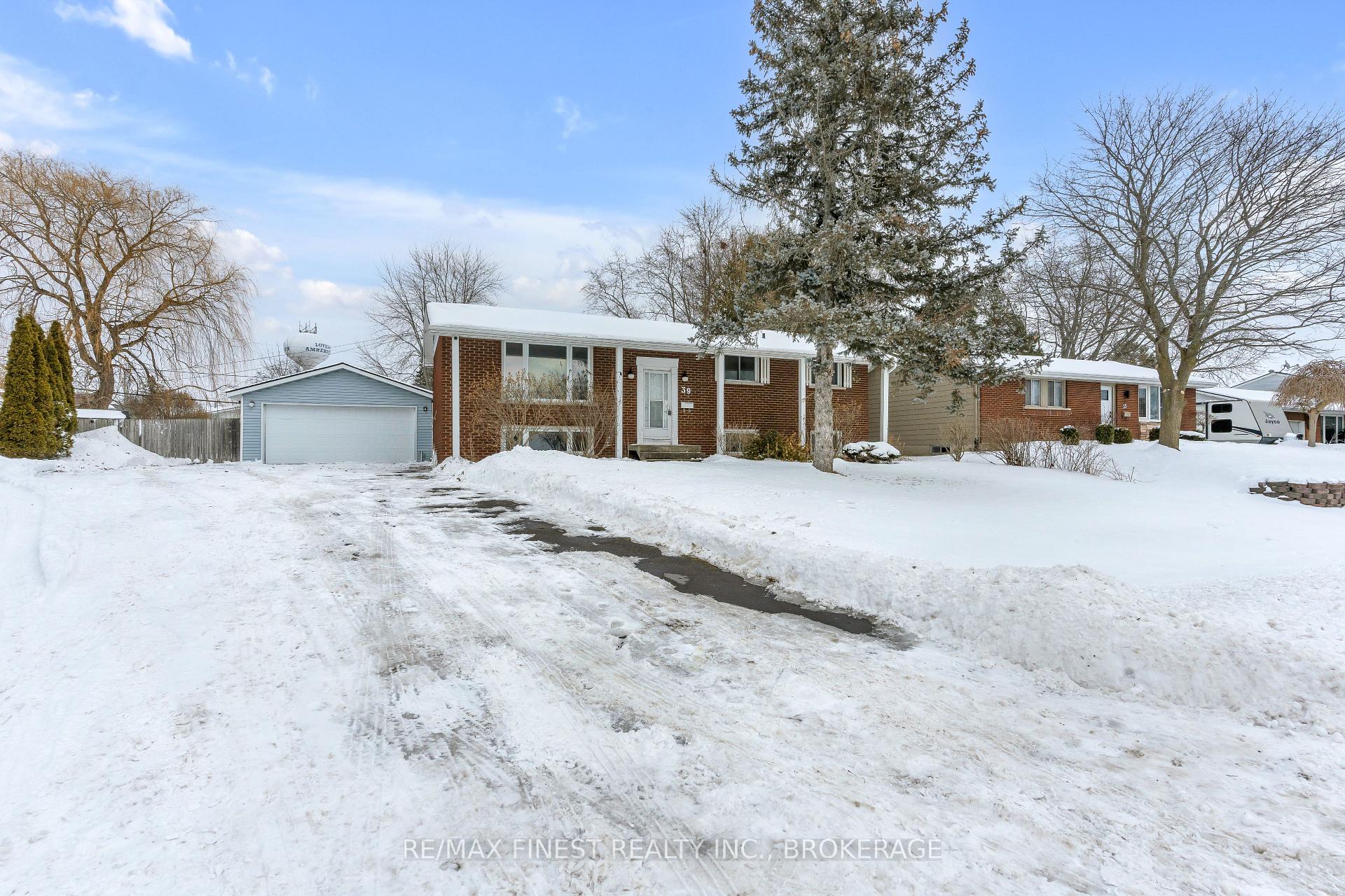 Photo 2 of 39 Bakers Lane, Loyalist, Amherstview — HOMEH