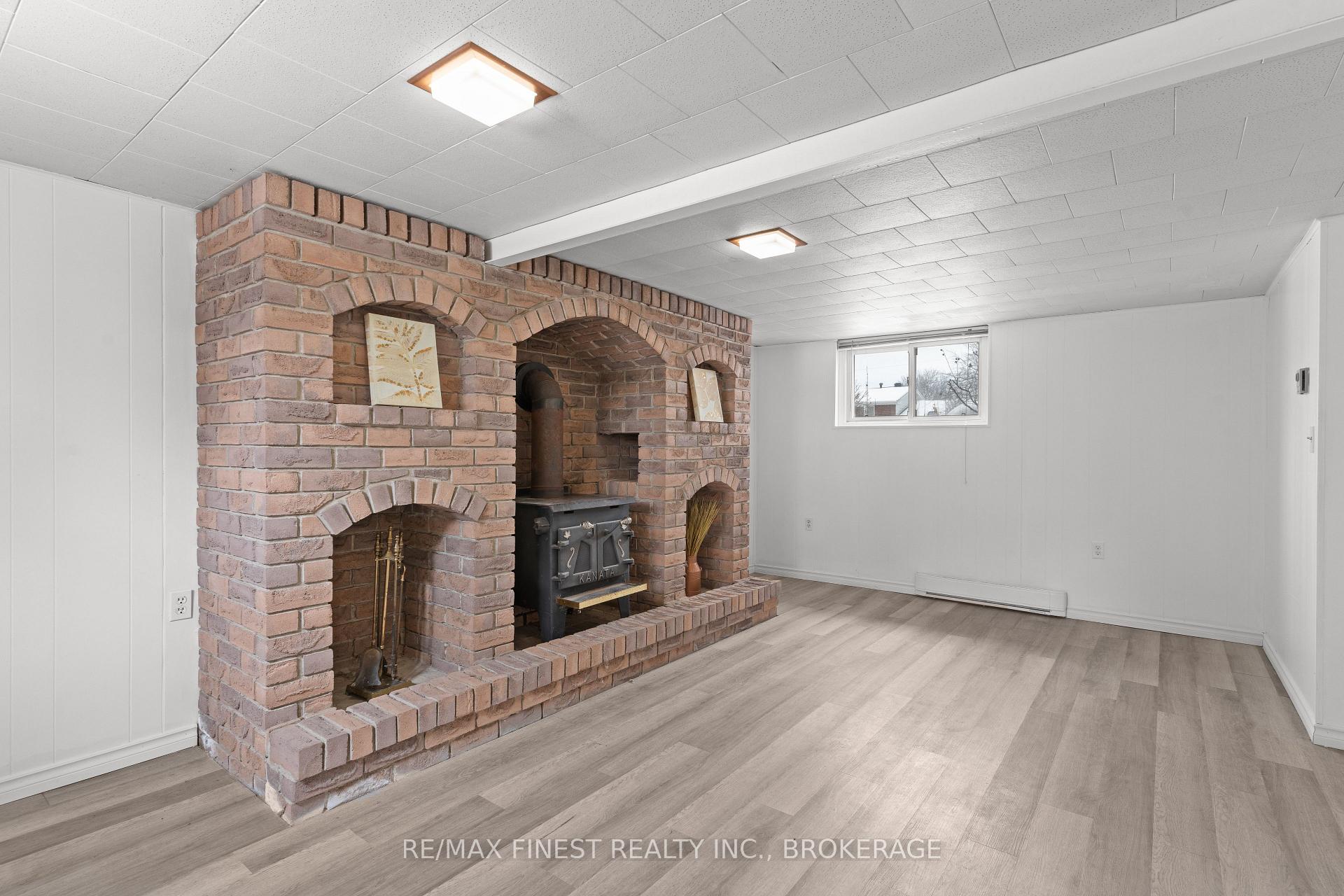 Photo 28 of 39 Bakers Lane, Loyalist, Amherstview — HOMEH