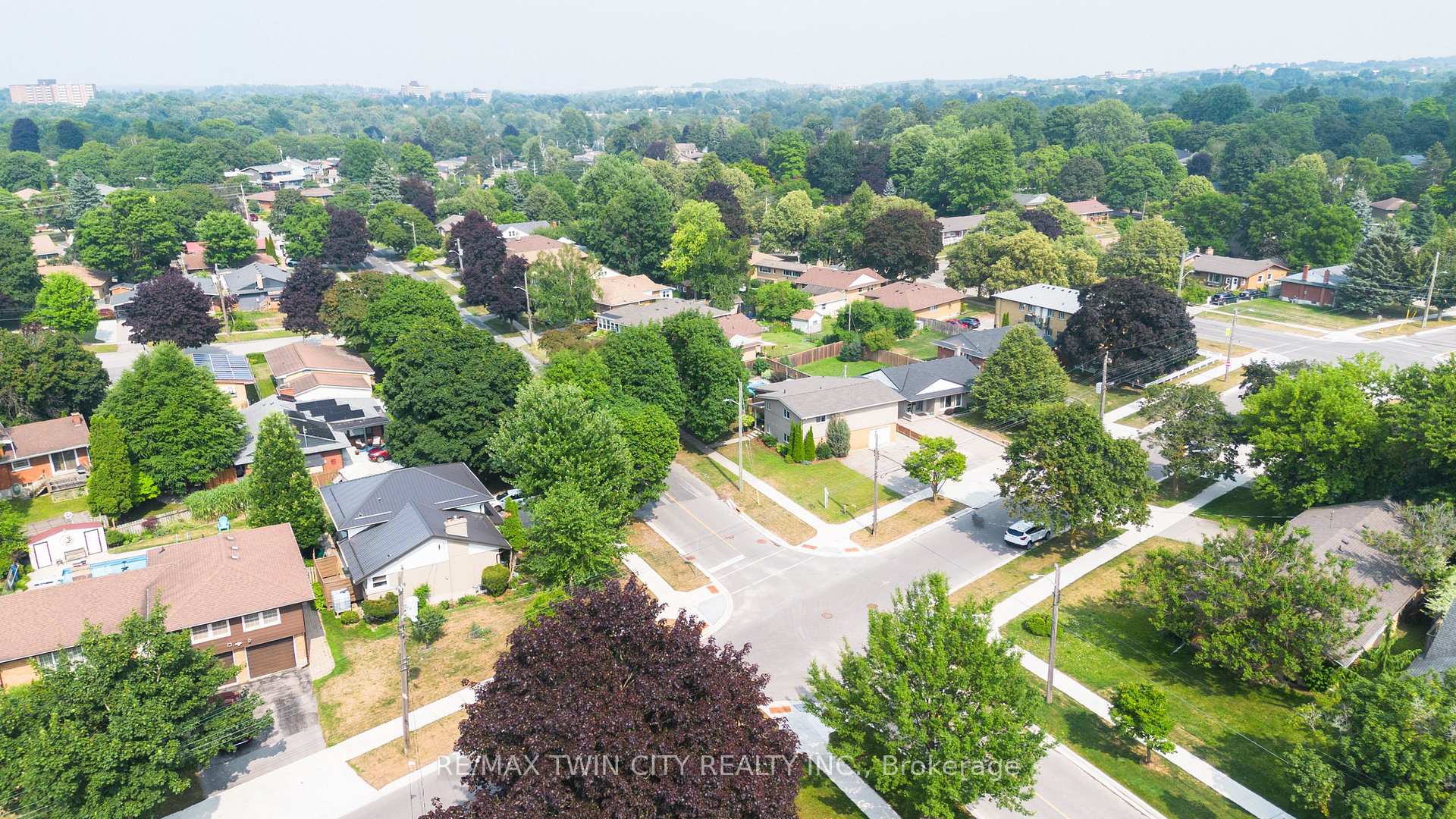 Photo 1 of 135 Islington Avenue, Kitchener — HOMEH