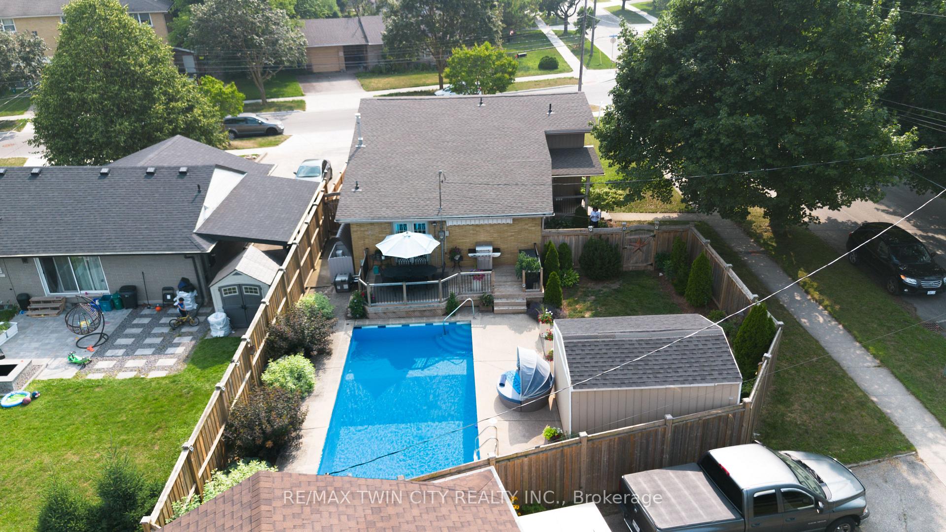 Photo 3 of 135 Islington Avenue, Kitchener — HOMEH