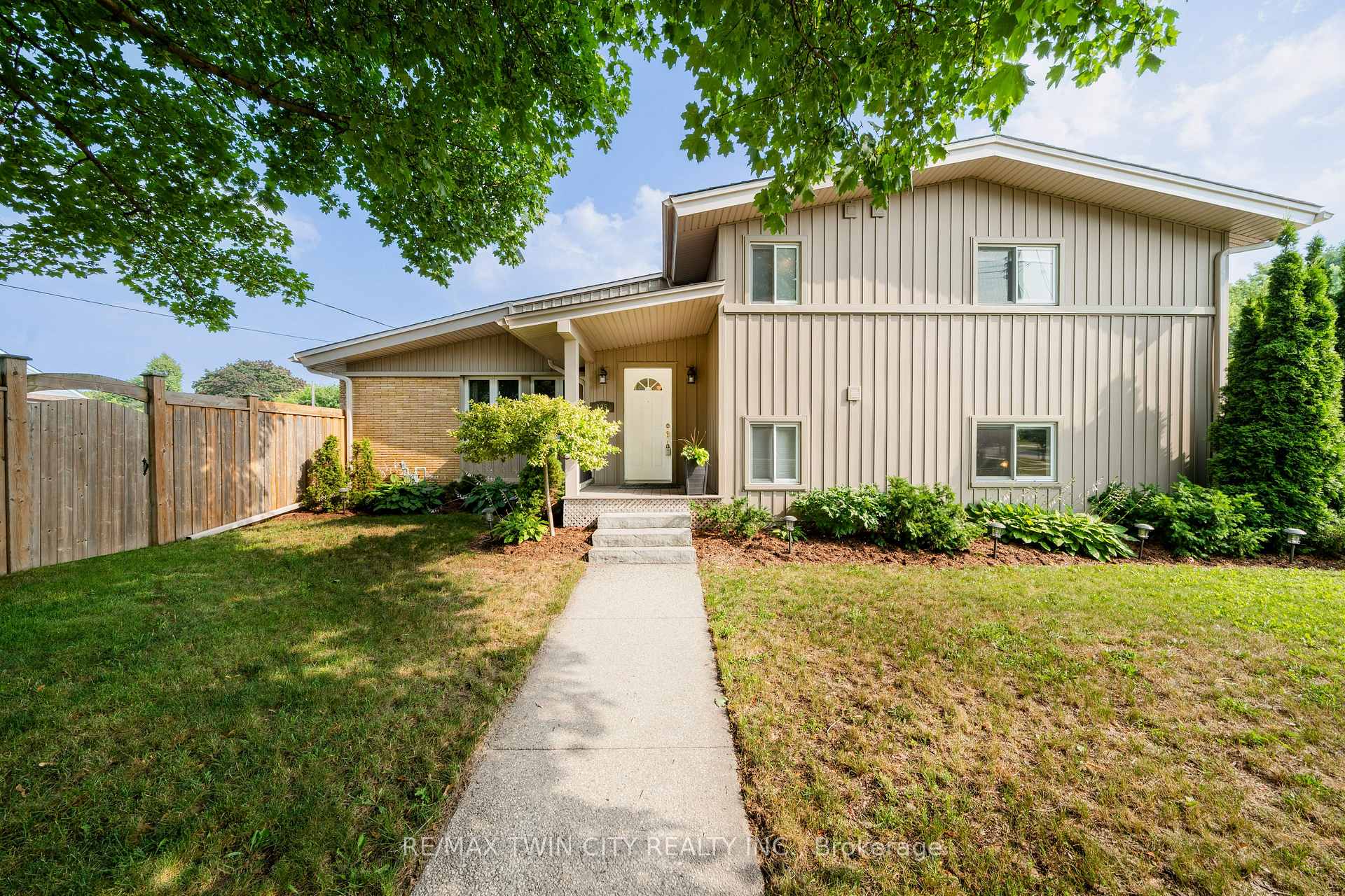 Photo 4 of 135 Islington Avenue, Kitchener — HOMEH