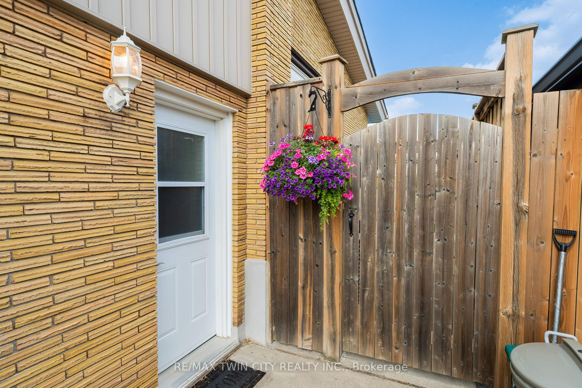 Photo 5 of 135 Islington Avenue, Kitchener — HOMEH