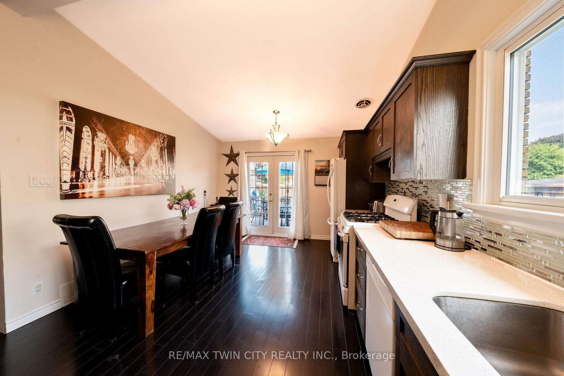 Photo 17 of 135 Islington Avenue, Kitchener — HOMEH