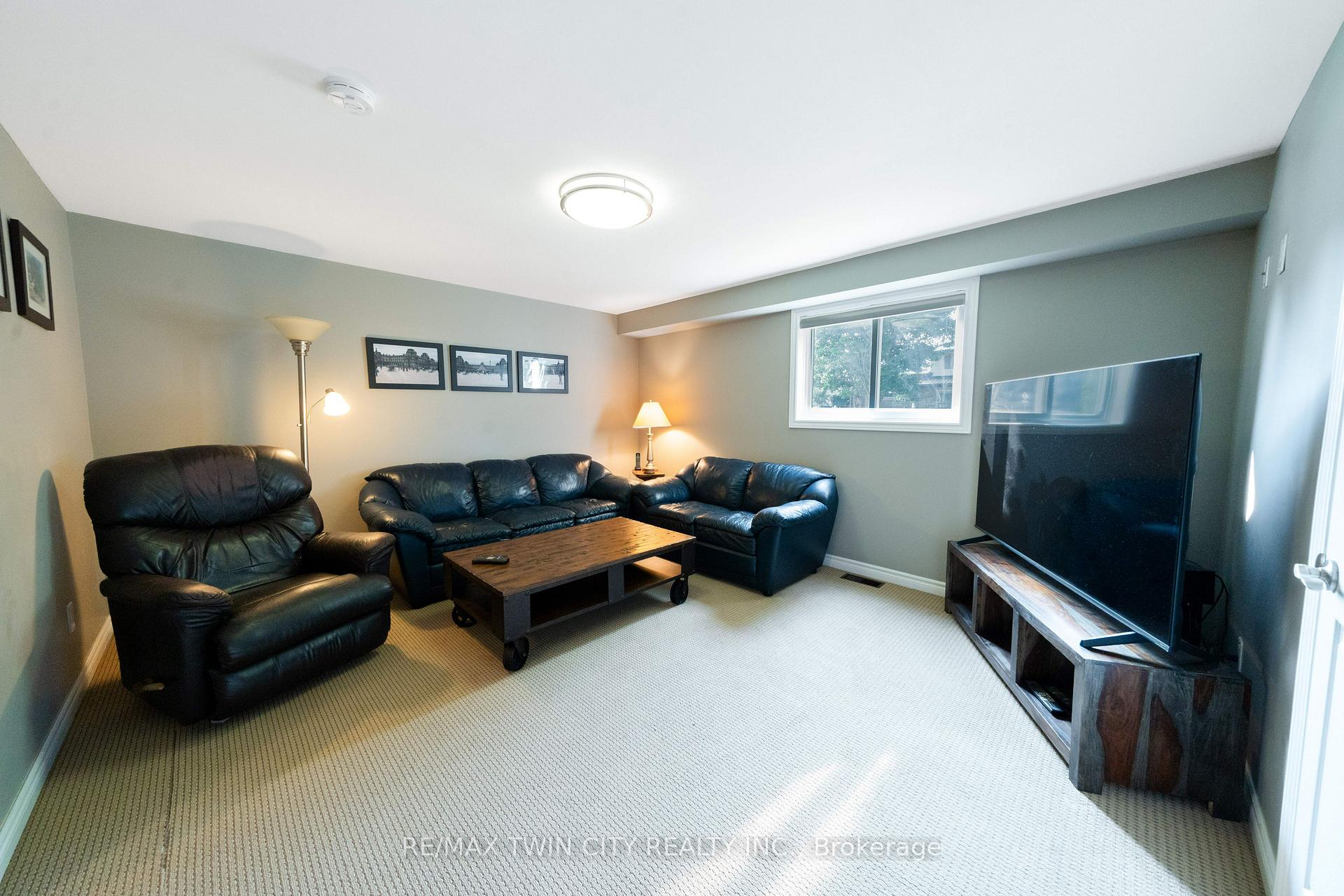 Photo 26 of 135 Islington Avenue, Kitchener — HOMEH