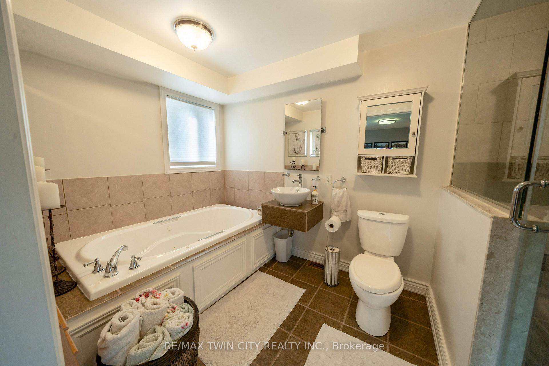 Photo 28 of 135 Islington Avenue, Kitchener — HOMEH