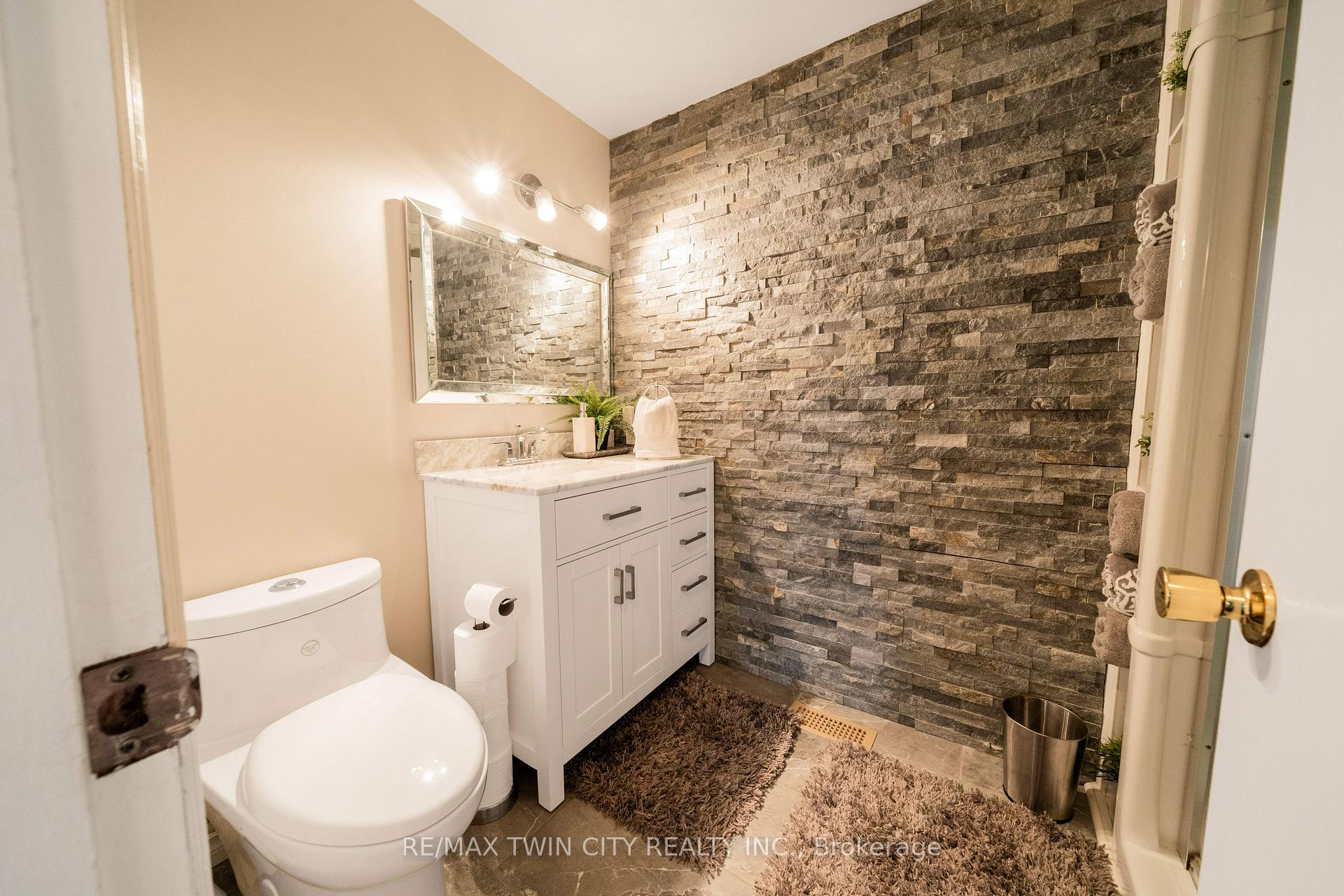 Photo 30 of 135 Islington Avenue, Kitchener — HOMEH
