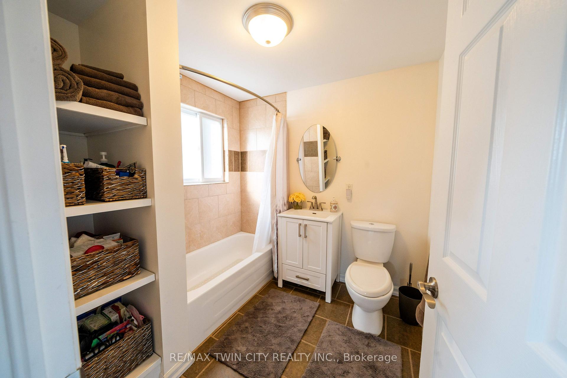 Photo 36 of 135 Islington Avenue, Kitchener — HOMEH