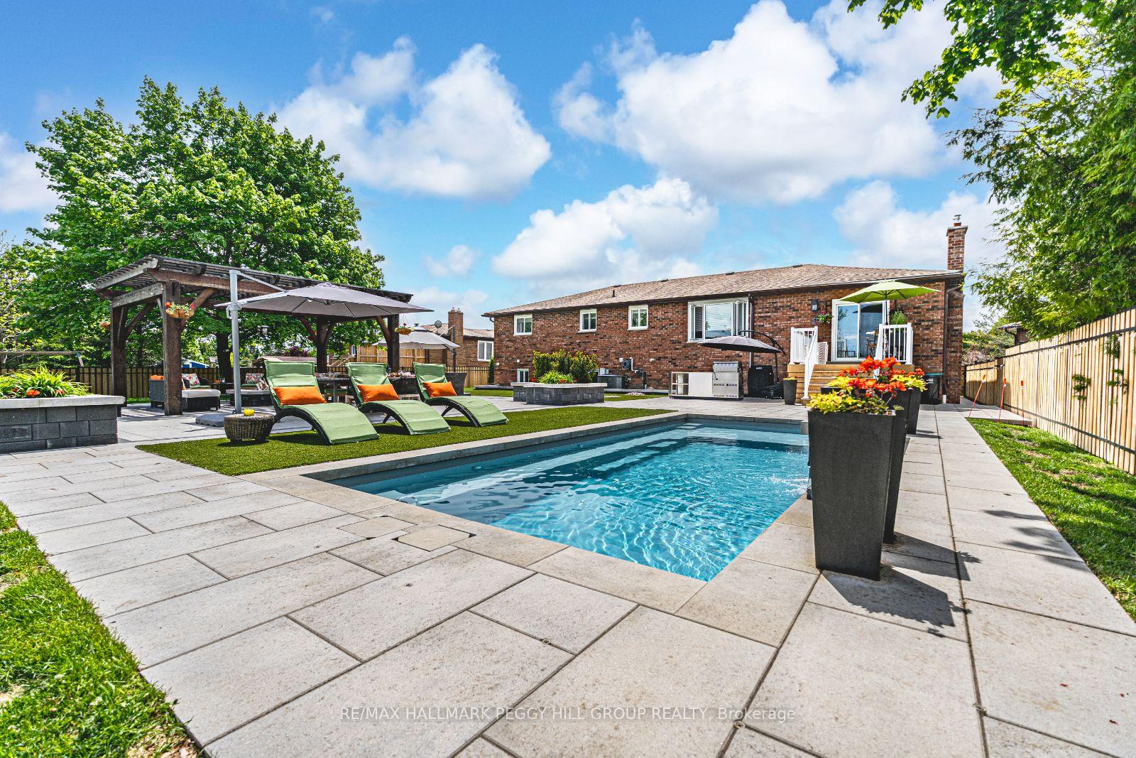 Photo 2 of 2076 Chantler Street, Innisfil, Stroud — HOMEH