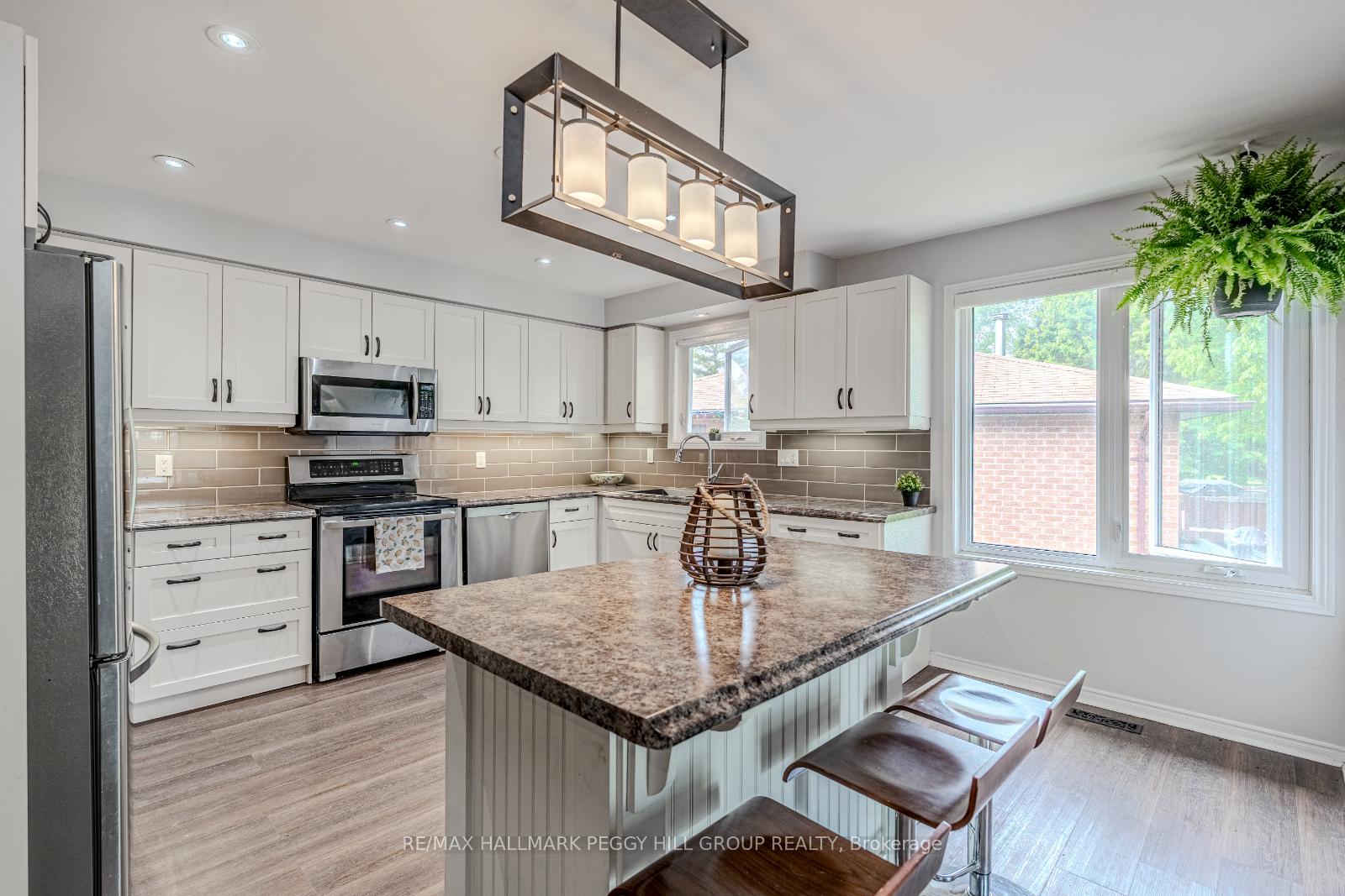 Photo 5 of 2076 Chantler Street, Innisfil, Stroud — HOMEH