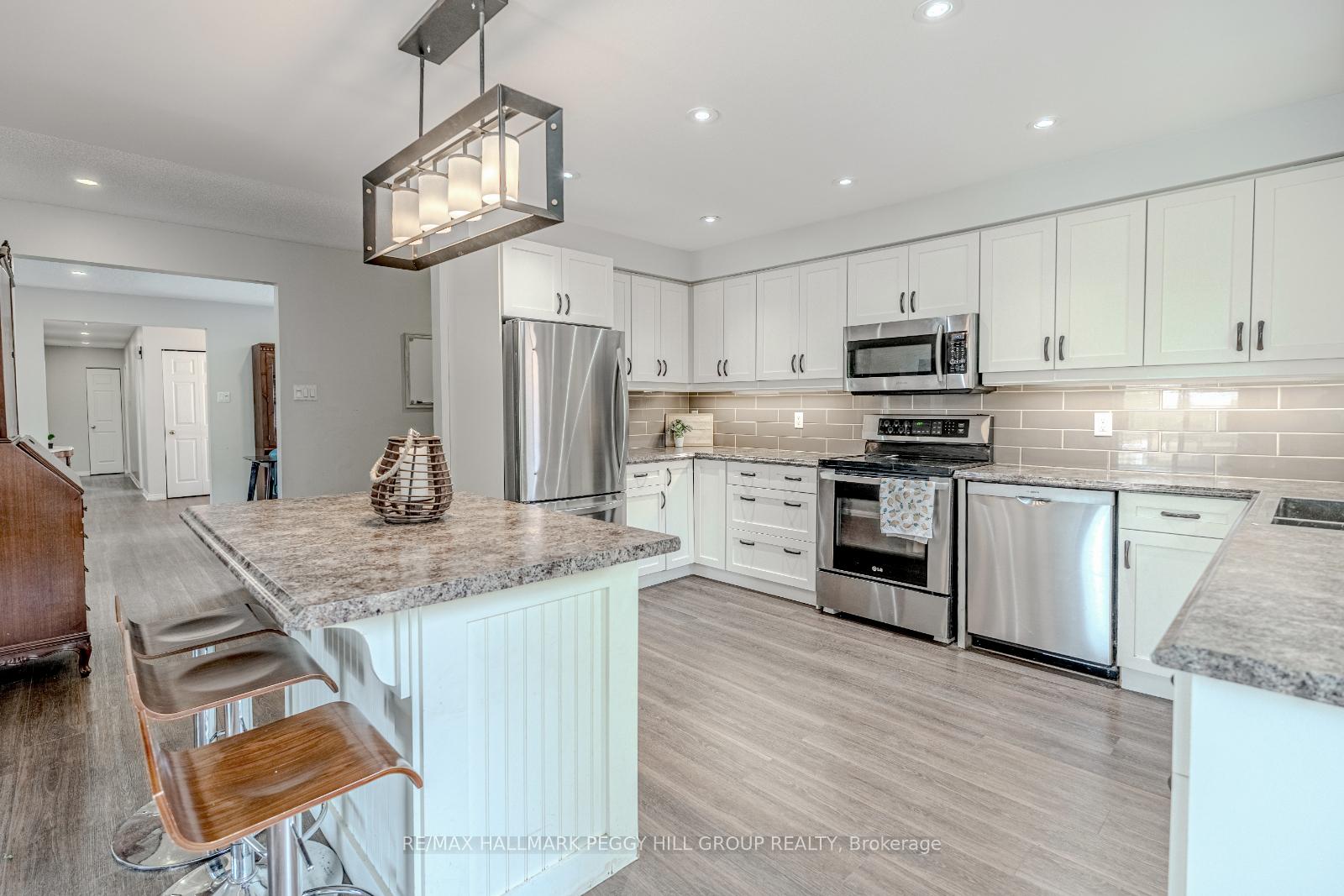 Photo 7 of 2076 Chantler Street, Innisfil, Stroud — HOMEH