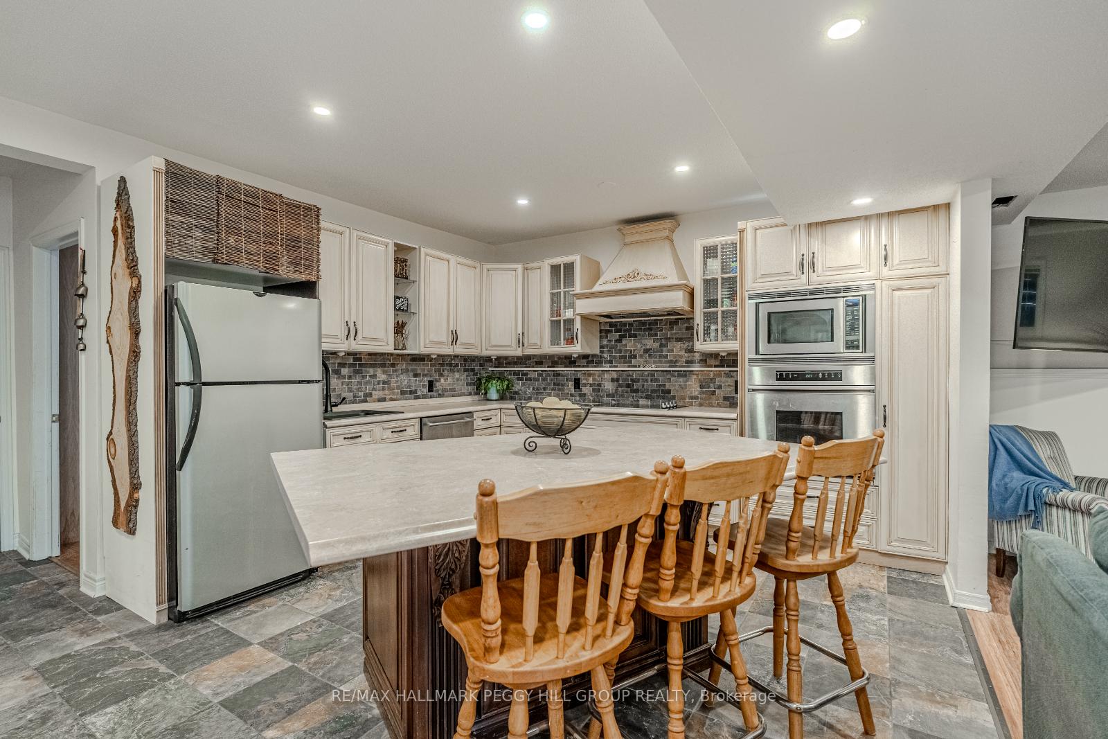 Photo 17 of 2076 Chantler Street, Innisfil, Stroud — HOMEH