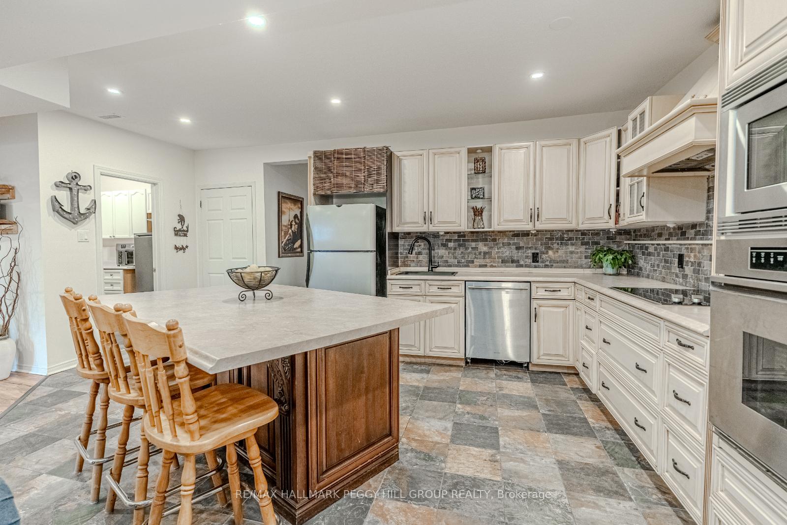 Photo 18 of 2076 Chantler Street, Innisfil, Stroud — HOMEH