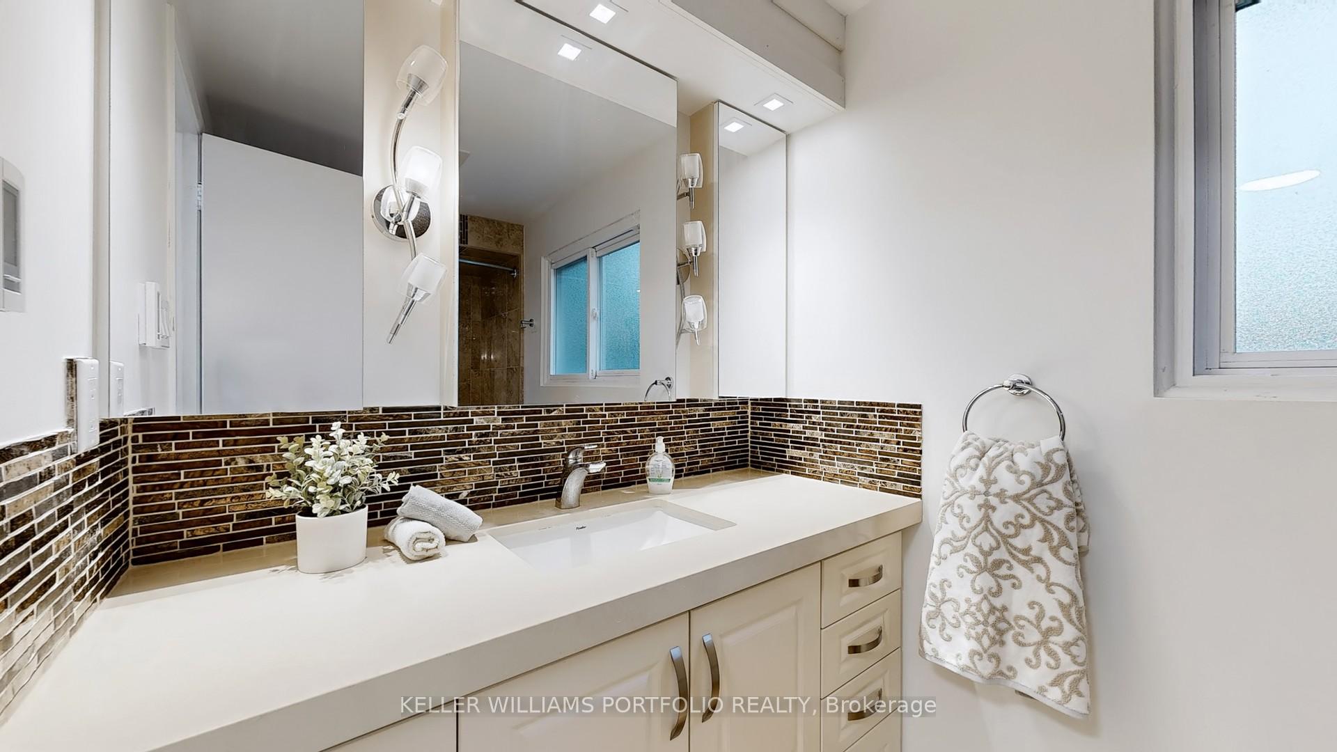 Photo 18 of 10 Valleyview Road, Markham, Thornlea — HOMEH