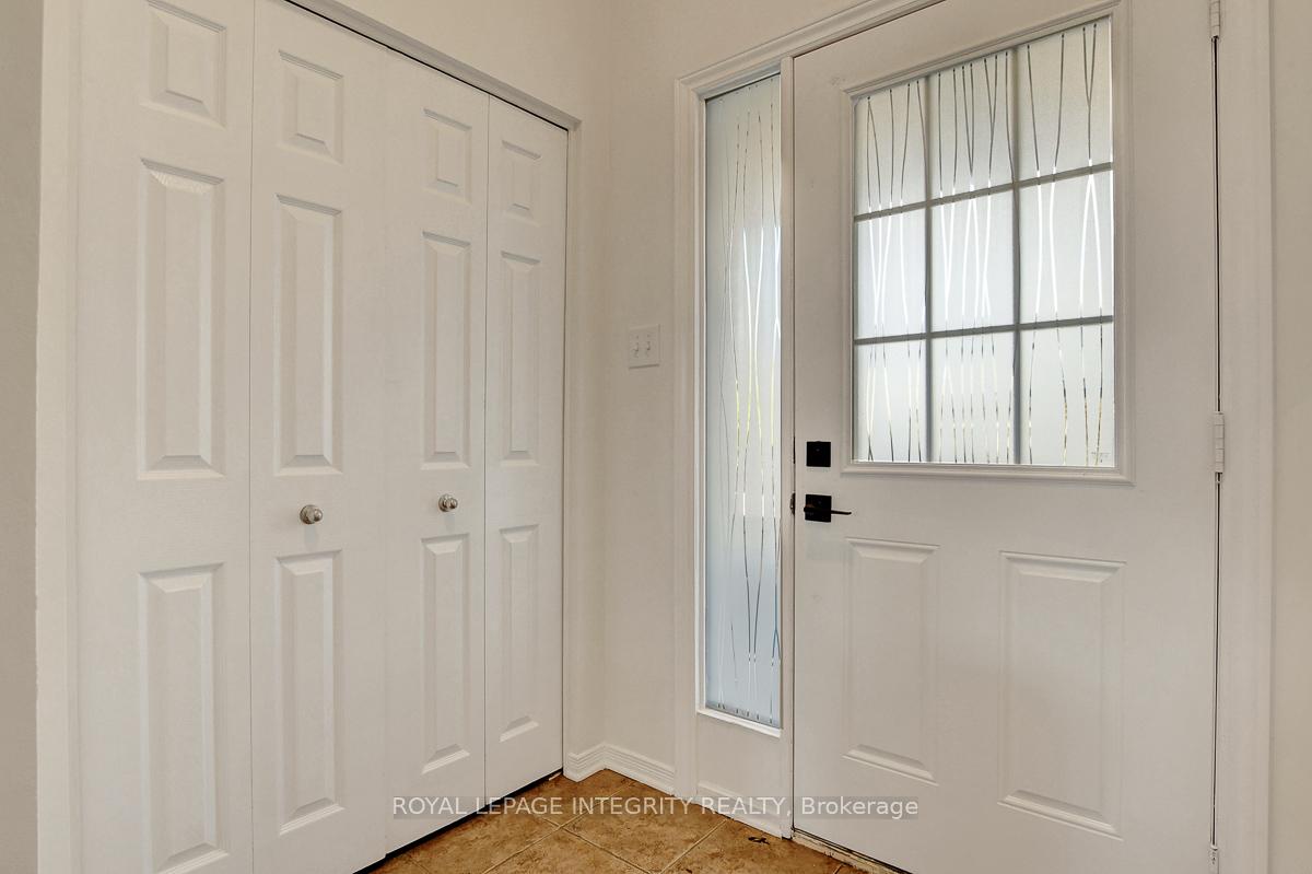 Photo 2 of 302 Brigitta Street, Ottawa, Kanata - Emerald Meadows/Trailwest — HOMEH