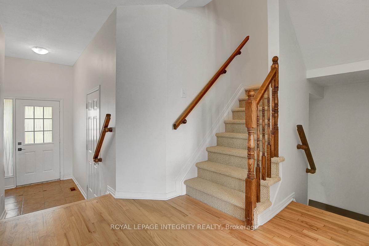 Photo 3 of 302 Brigitta Street, Ottawa, Kanata - Emerald Meadows/Trailwest — HOMEH