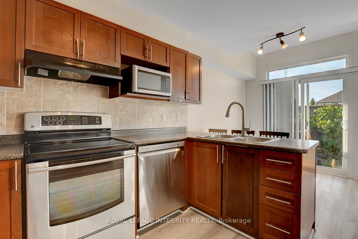 Photo 10 of 302 Brigitta Street, Ottawa, Kanata - Emerald Meadows/Trailwest — HOMEH