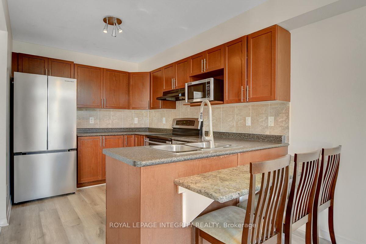 Photo 11 of 302 Brigitta Street, Ottawa, Kanata - Emerald Meadows/Trailwest — HOMEH