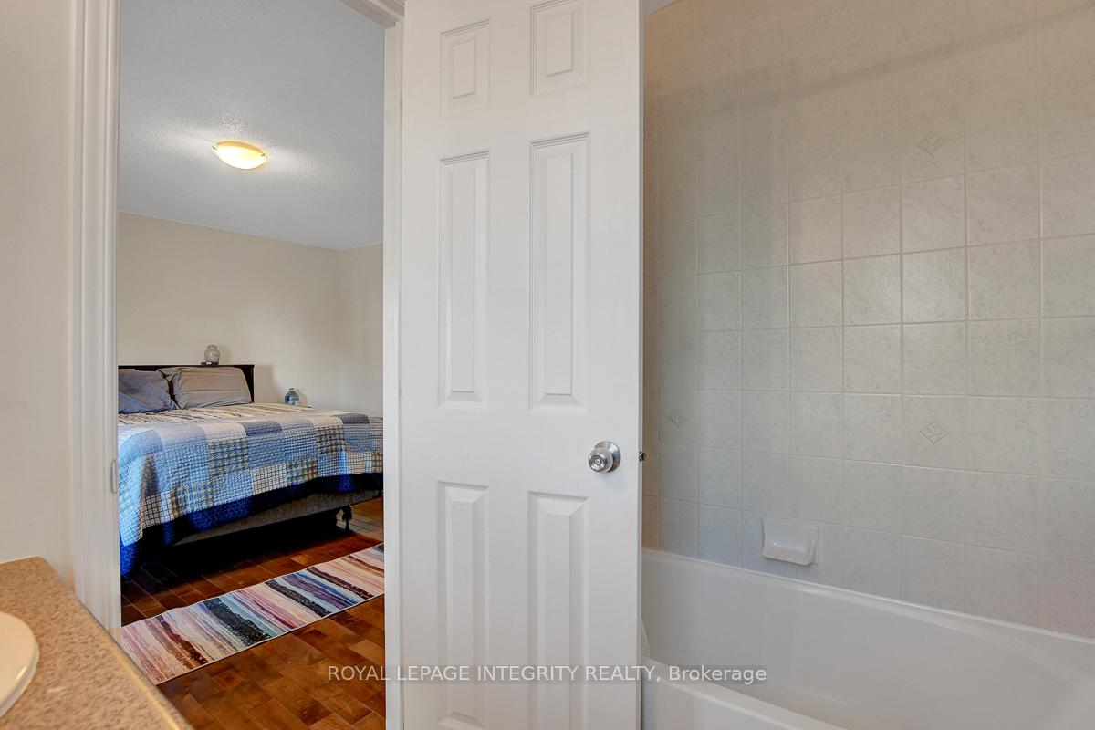 Photo 16 of 302 Brigitta Street, Ottawa, Kanata - Emerald Meadows/Trailwest — HOMEH