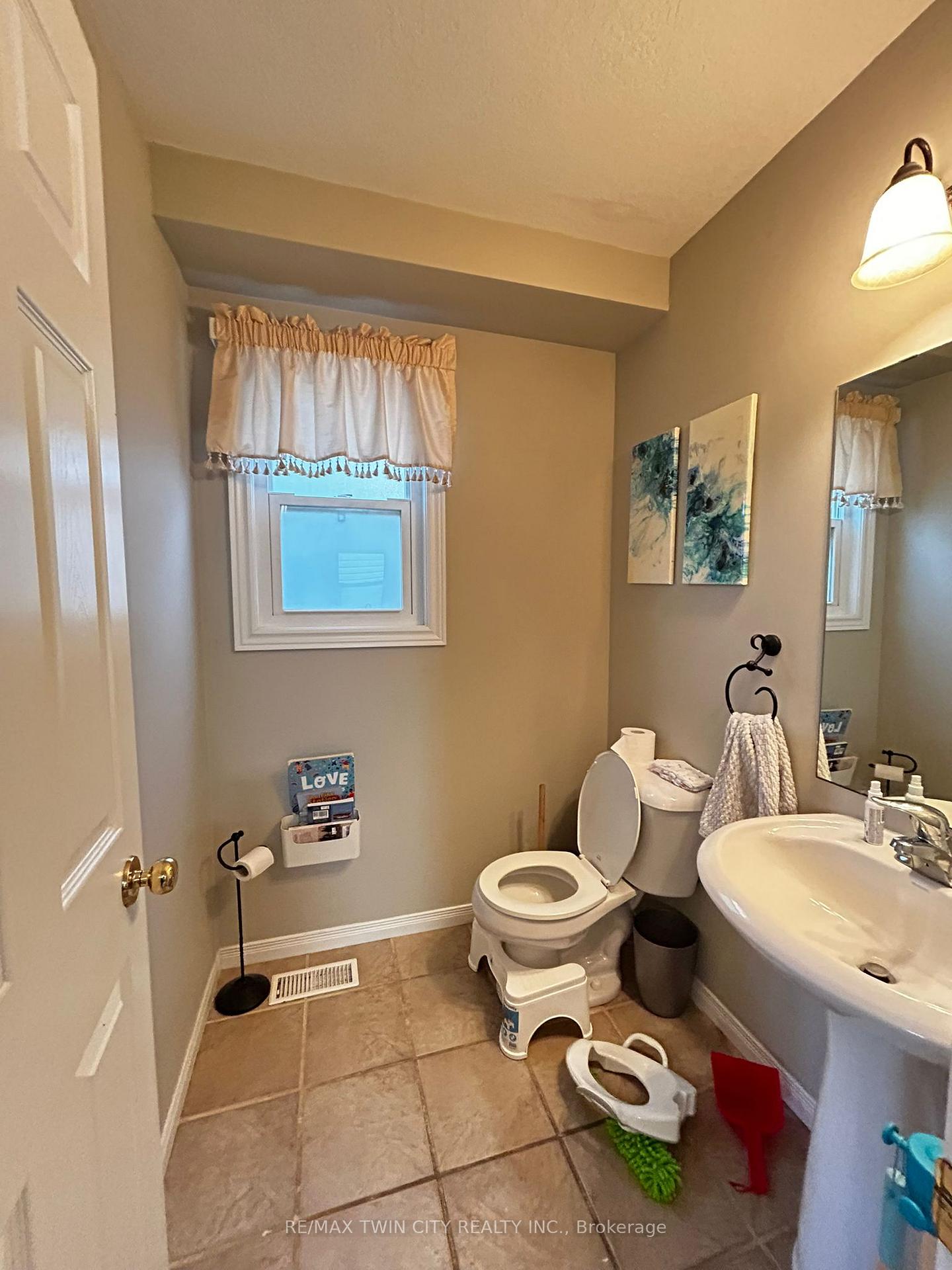 Photo 6 of 224 Purple Sage Crescent, Kitchener — HOMEH