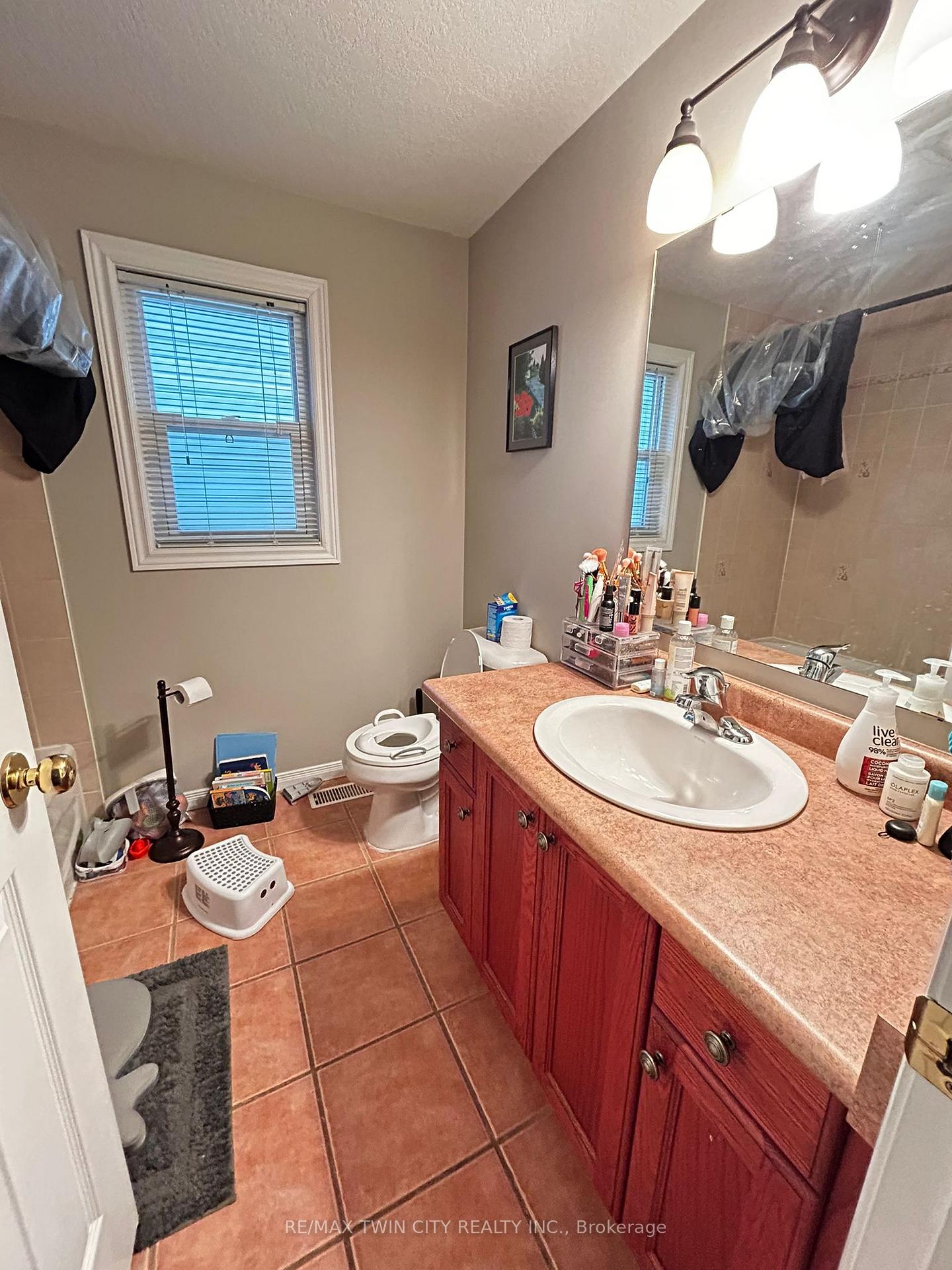 Photo 12 of 224 Purple Sage Crescent, Kitchener — HOMEH