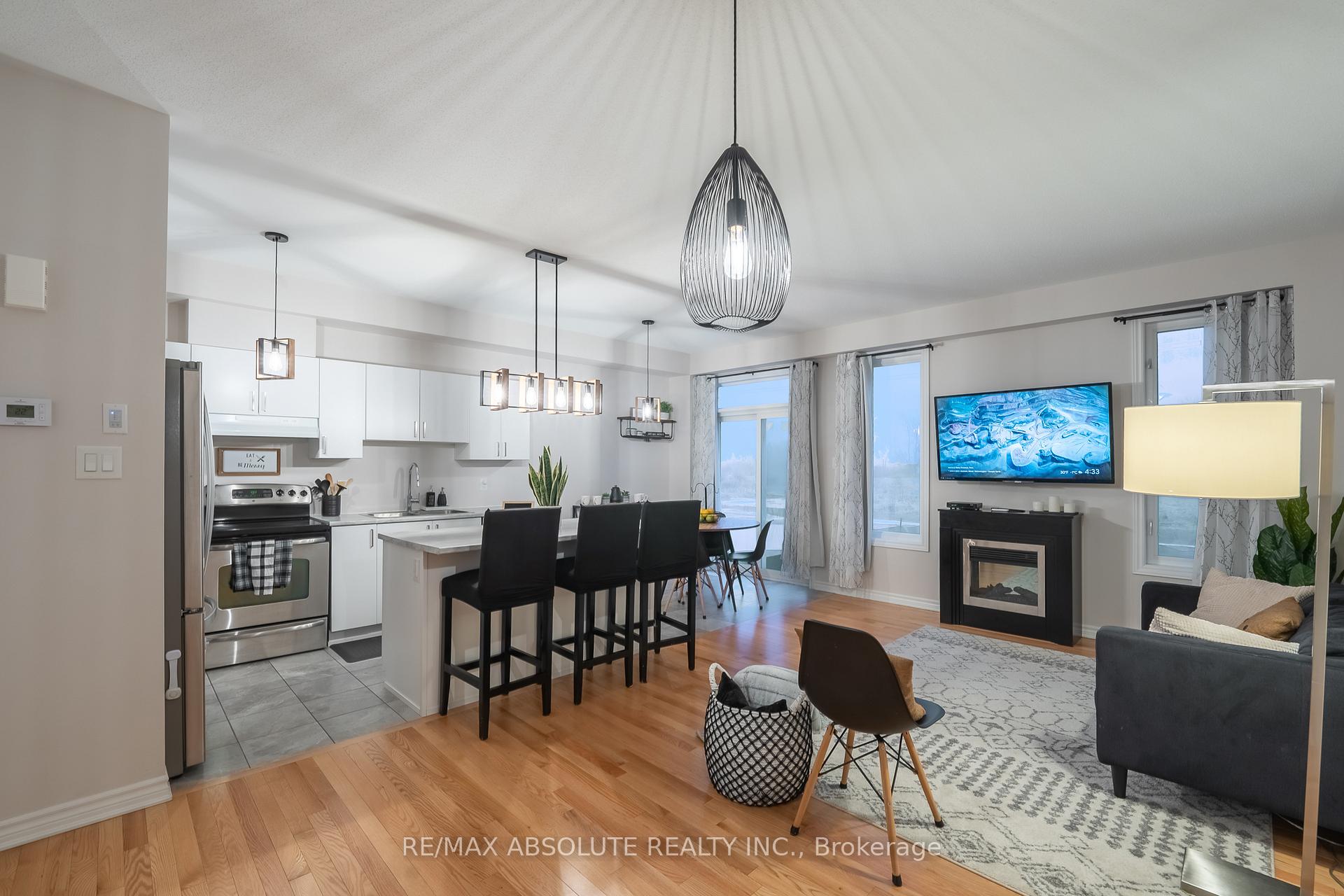 Photo 4 of 318 Livery Street, Ottawa, Kanata - Emerald Meadows/Trailwest — HOMEH