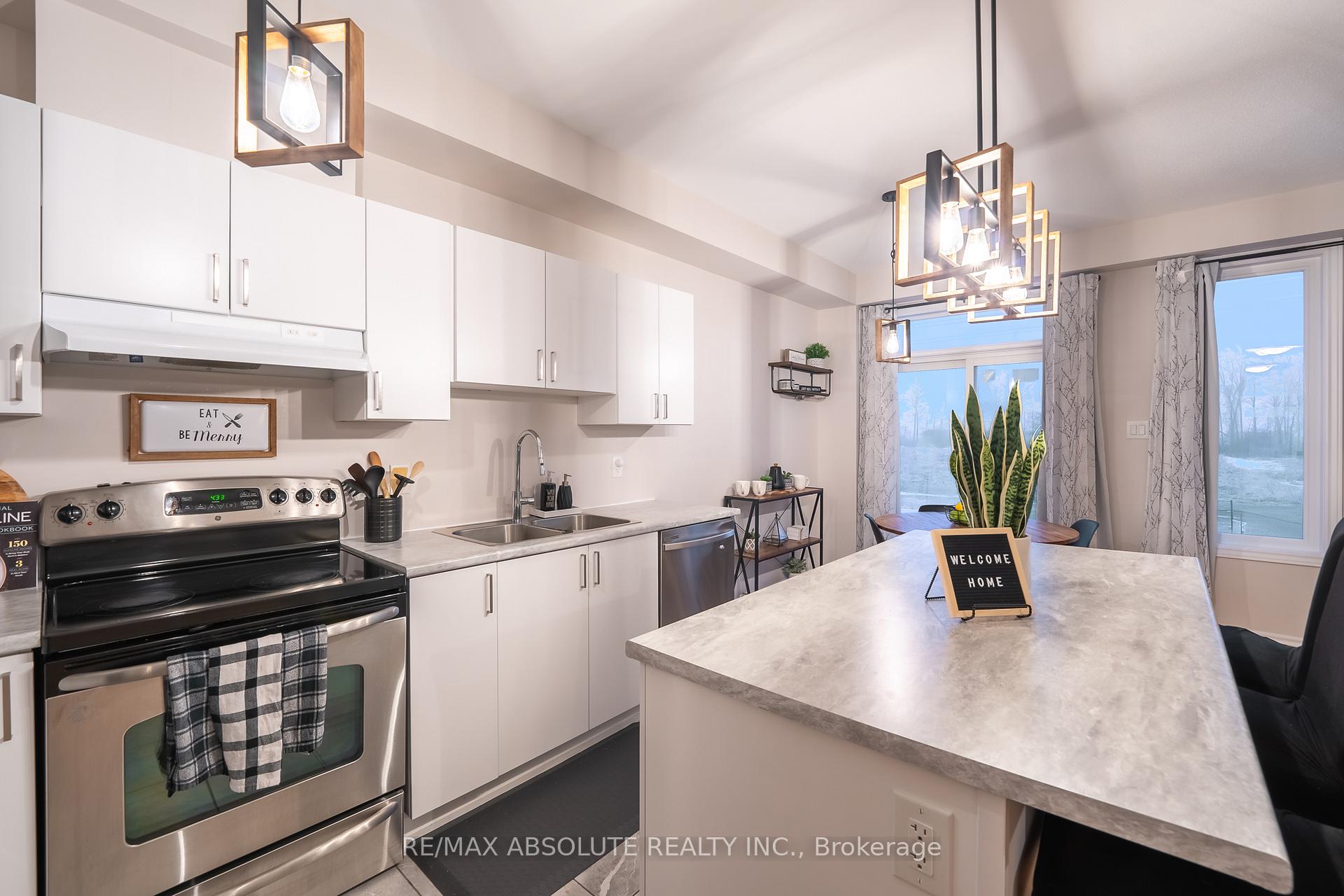 Photo 5 of 318 Livery Street, Ottawa, Kanata - Emerald Meadows/Trailwest — HOMEH