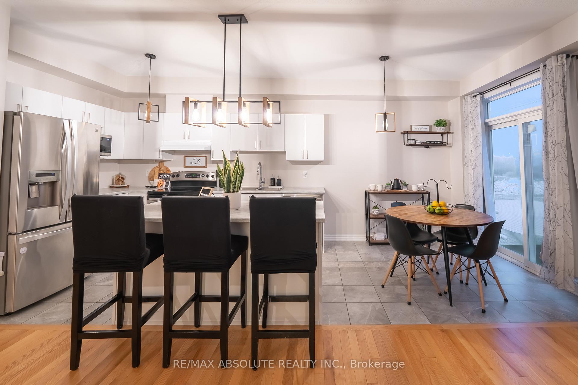 Photo 7 of 318 Livery Street, Ottawa, Kanata - Emerald Meadows/Trailwest — HOMEH