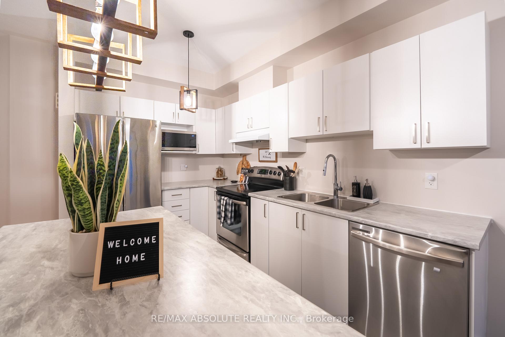 Photo 8 of 318 Livery Street, Ottawa, Kanata - Emerald Meadows/Trailwest — HOMEH