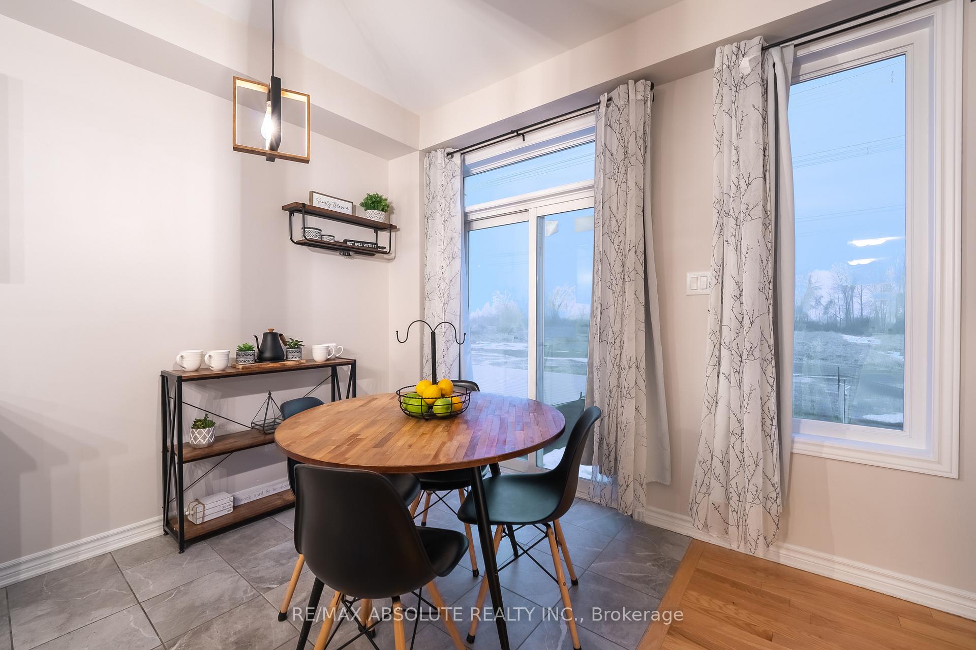 Photo 9 of 318 Livery Street, Ottawa, Kanata - Emerald Meadows/Trailwest — HOMEH