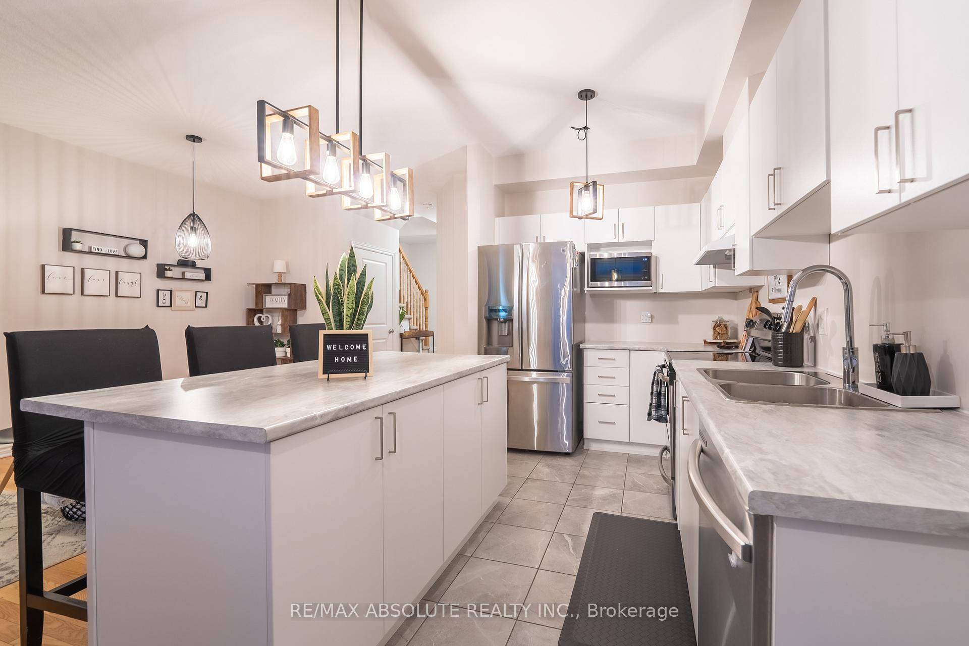 Photo 10 of 318 Livery Street, Ottawa, Kanata - Emerald Meadows/Trailwest — HOMEH