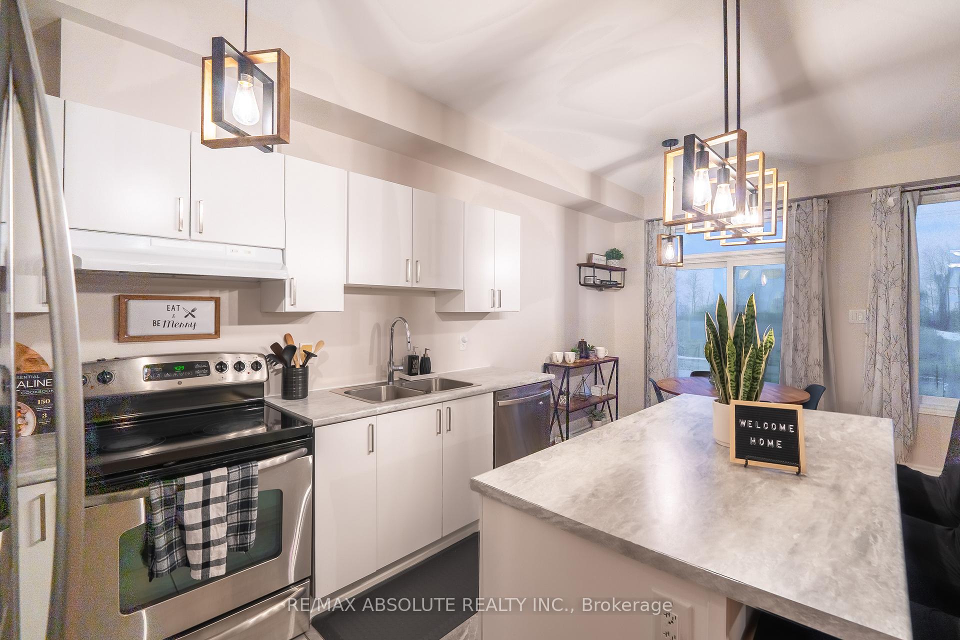 Photo 11 of 318 Livery Street, Ottawa, Kanata - Emerald Meadows/Trailwest — HOMEH