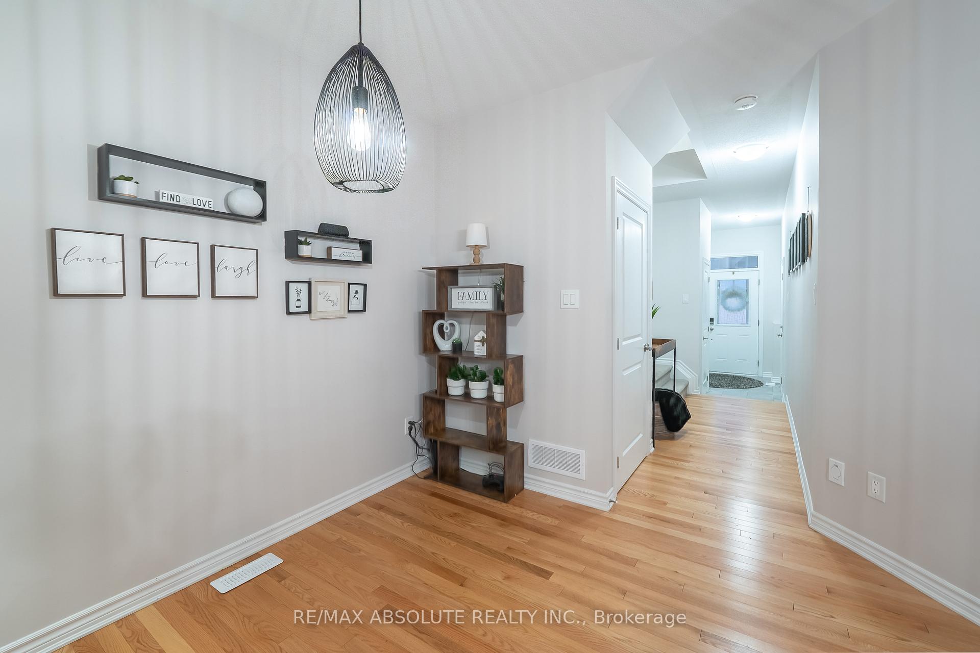 Photo 13 of 318 Livery Street, Ottawa, Kanata - Emerald Meadows/Trailwest — HOMEH