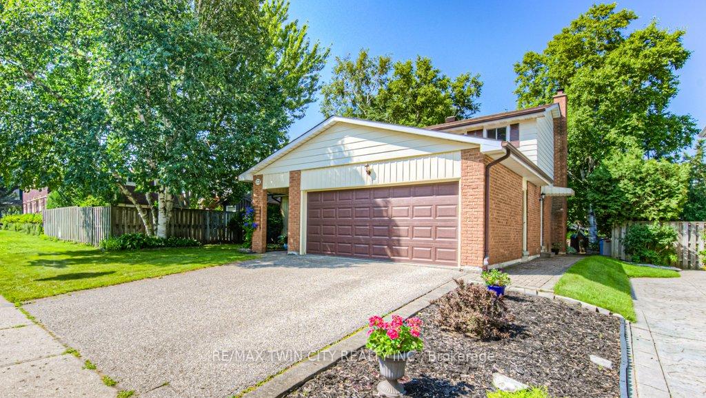 Photo 2 of 172 Brookside Crescent, Kitchener — HOMEH